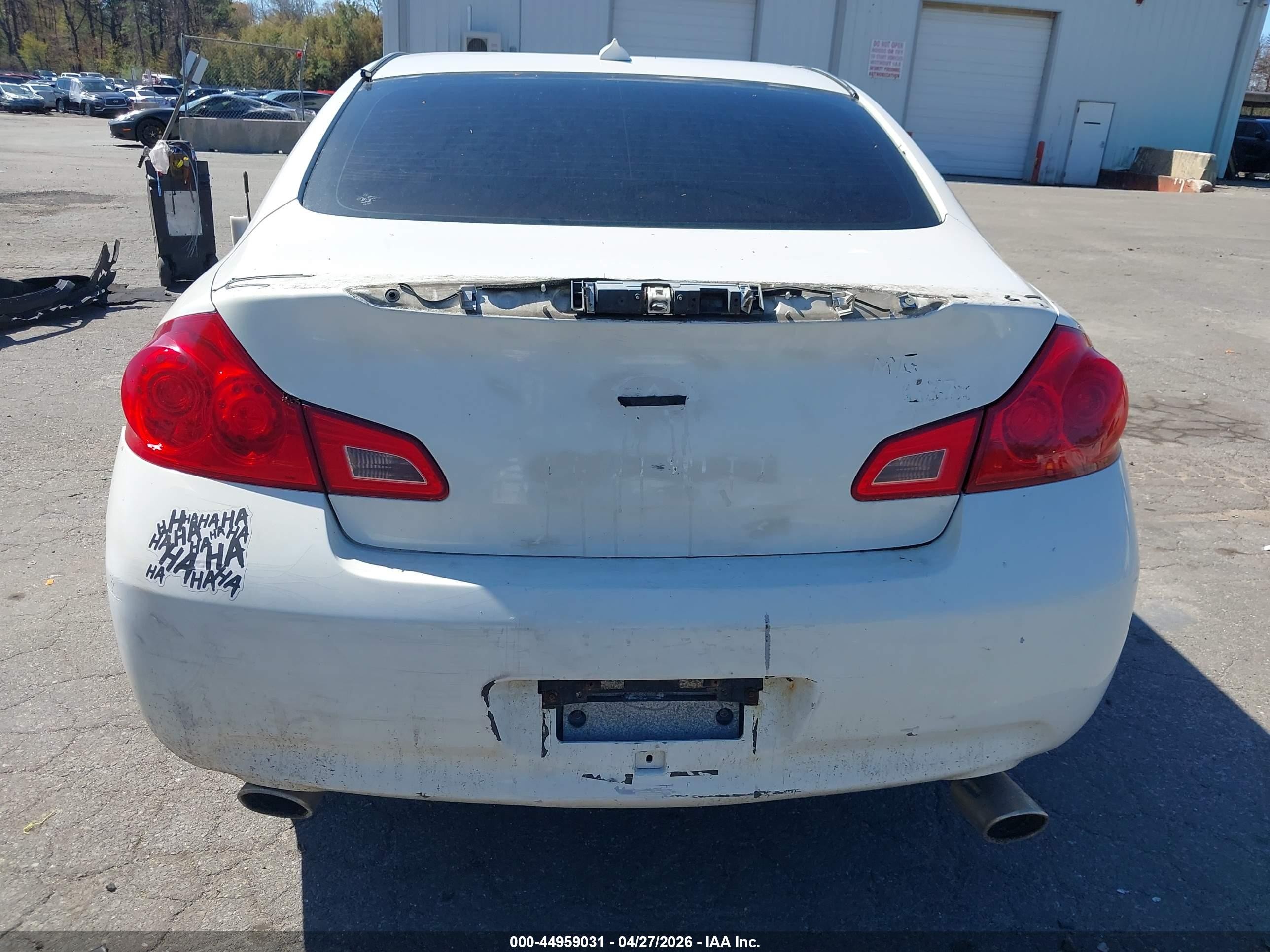 2009 Infiniti G37x   White vin: JNKCV61F49M050375