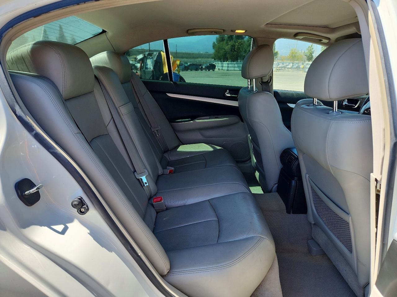 2009 Infiniti G37 Sedan X White vin: JNKCV61F59M351026