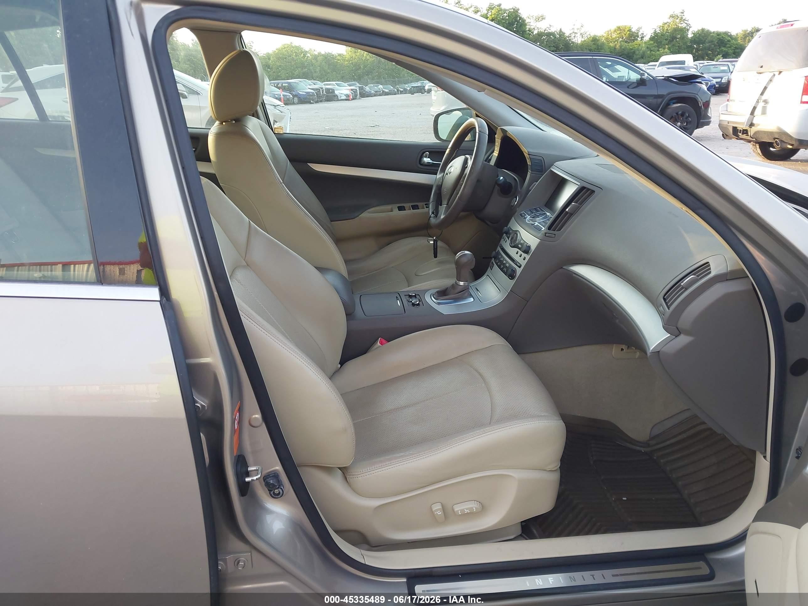 2009 Infiniti G37x   Gold vin: JNKCV61F59M357795