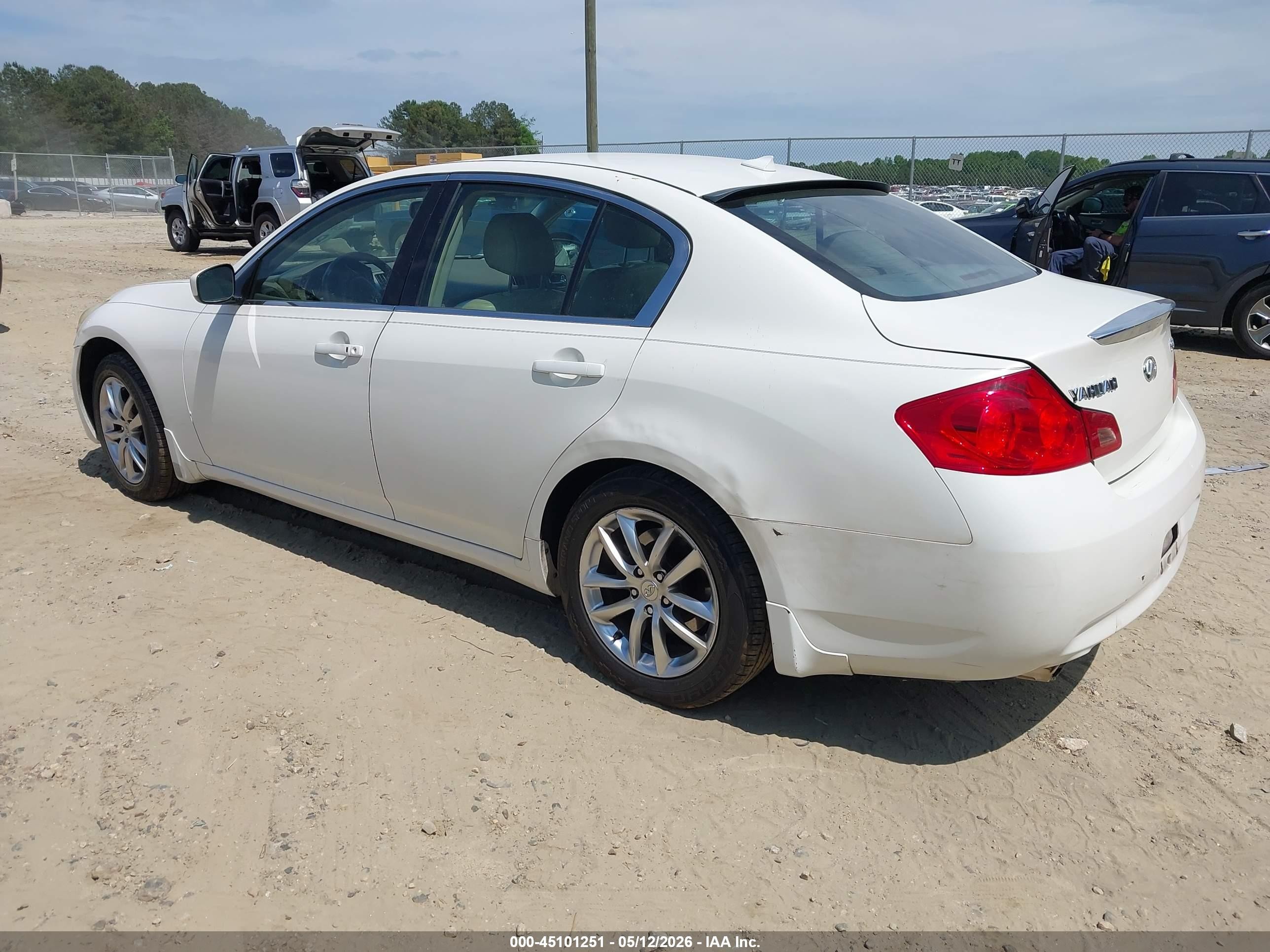 2009 Infiniti G37x   White vin: JNKCV61F79M053870