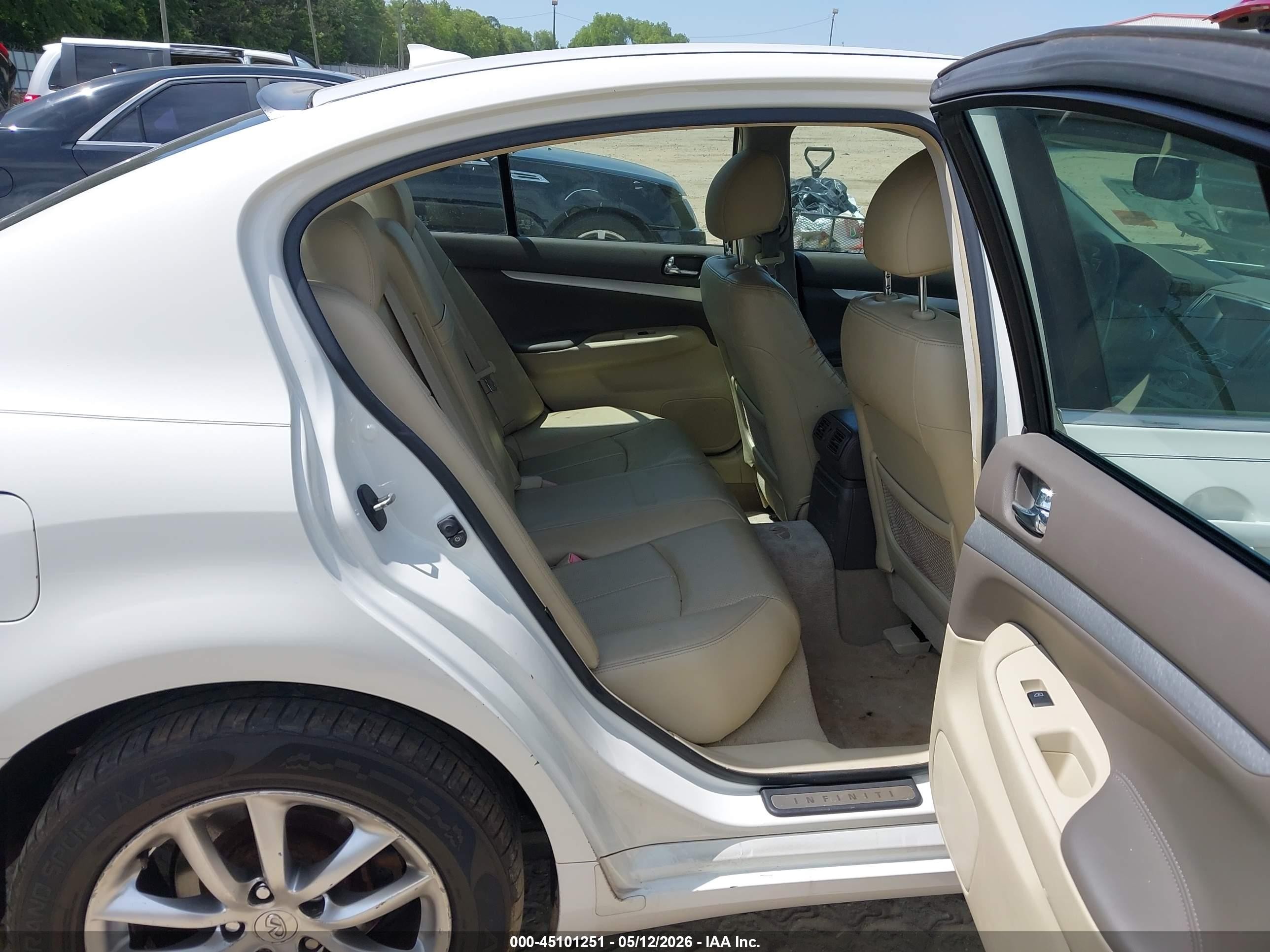 2009 Infiniti G37x   White vin: JNKCV61F79M053870