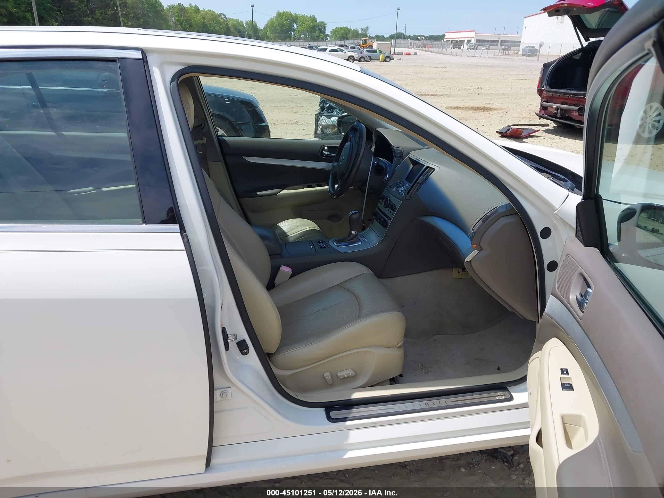 2009 Infiniti G37x   White vin: JNKCV61F79M053870