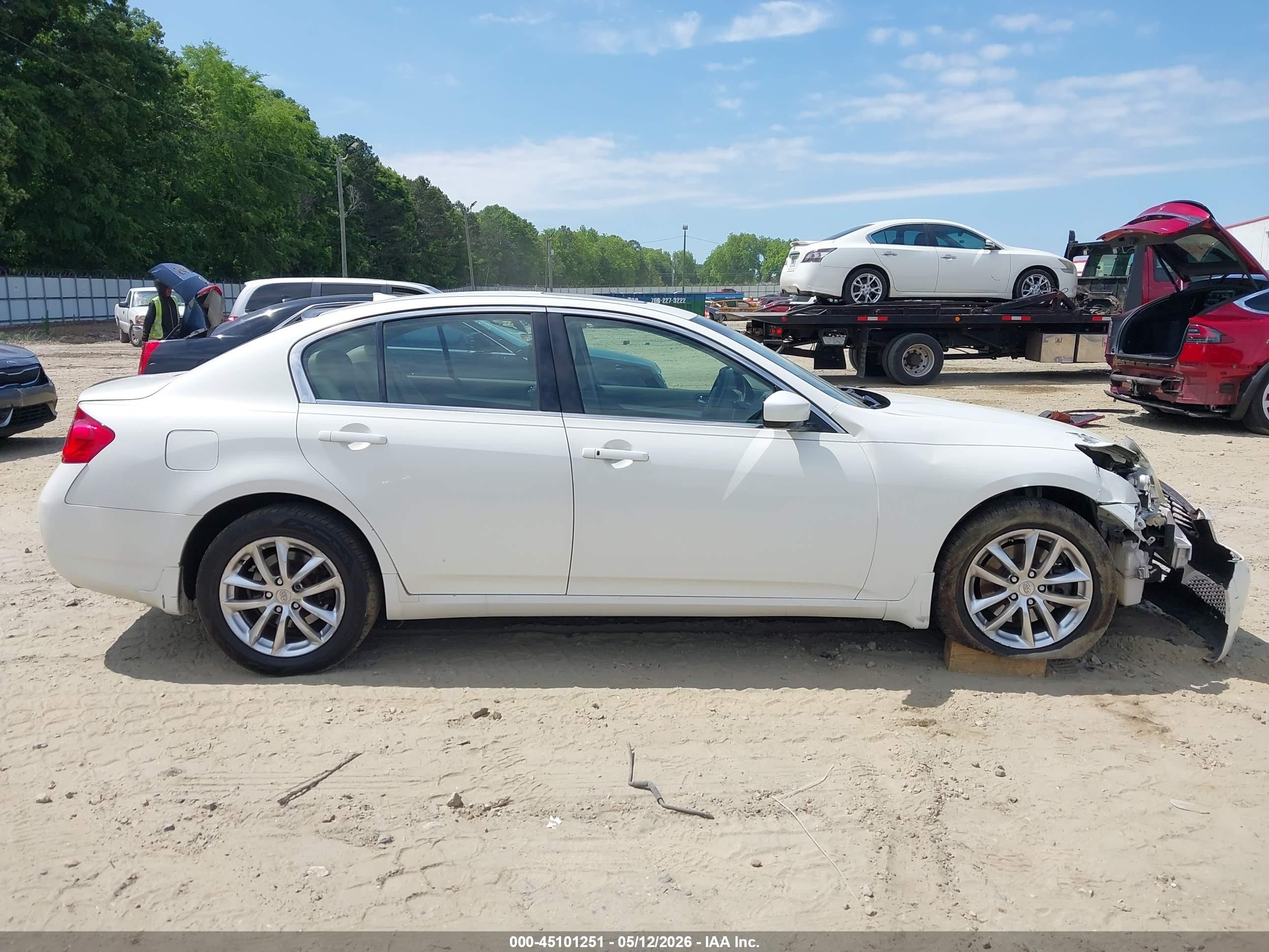 2009 Infiniti G37x   White vin: JNKCV61F79M053870