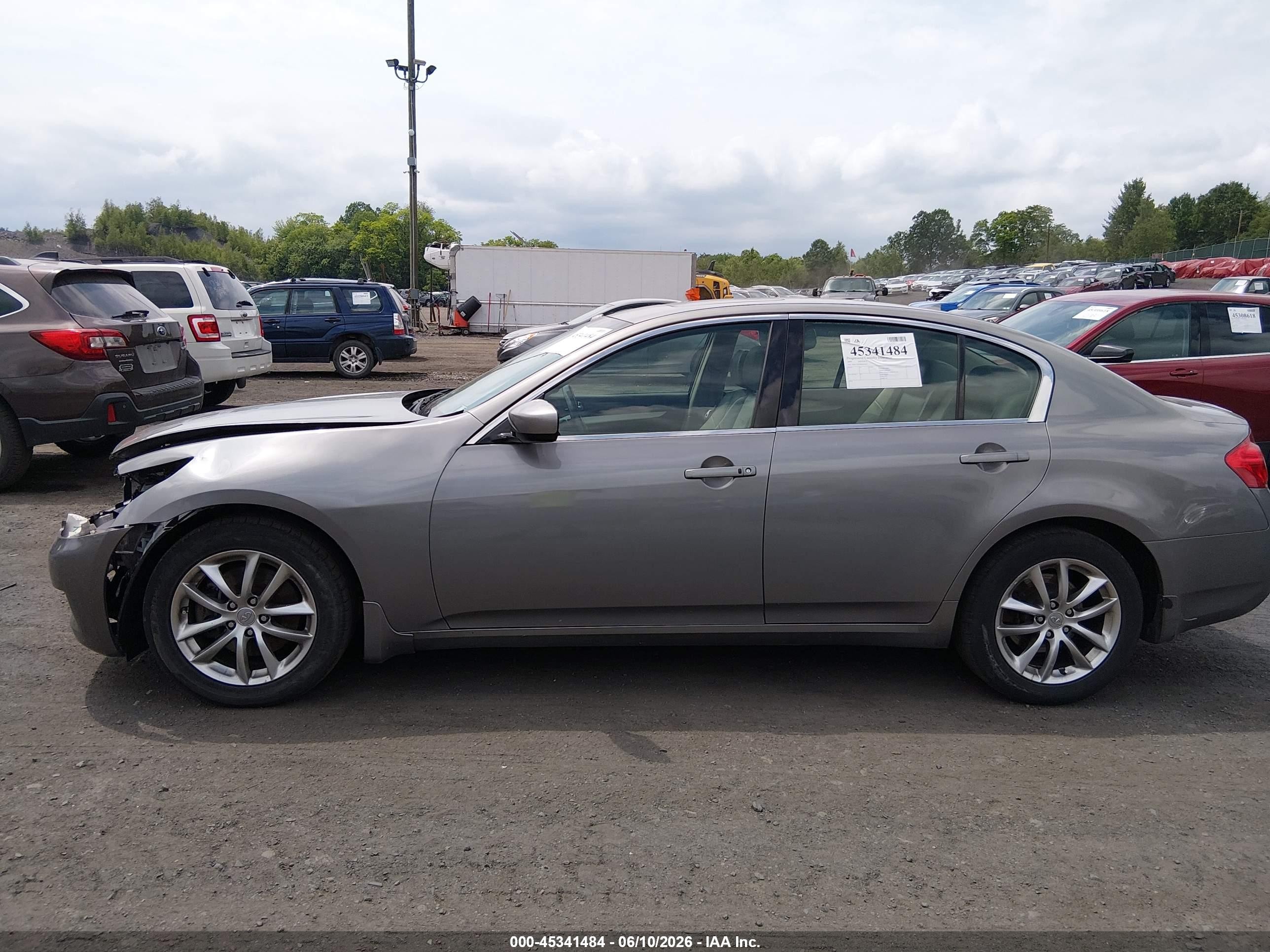 2009 Infiniti G37x   Silver vin: JNKCV61F99M361851