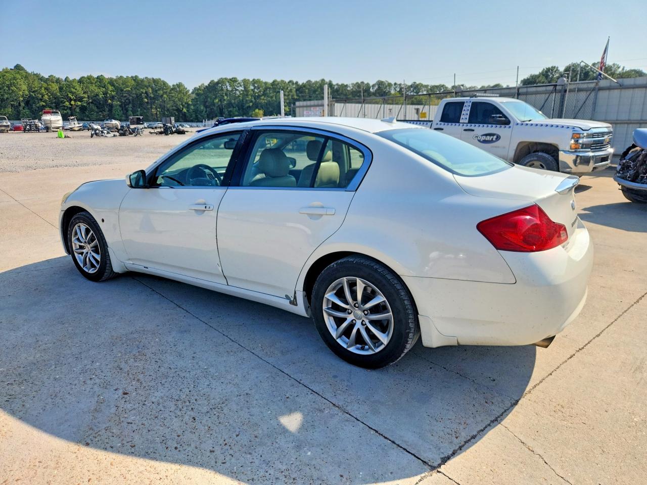 2009 Infiniti G37 Sedan X White vin: JNKCV61FX9M355380