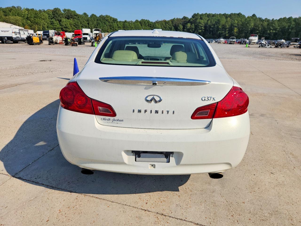 2009 Infiniti G37 Sedan X White vin: JNKCV61FX9M355380