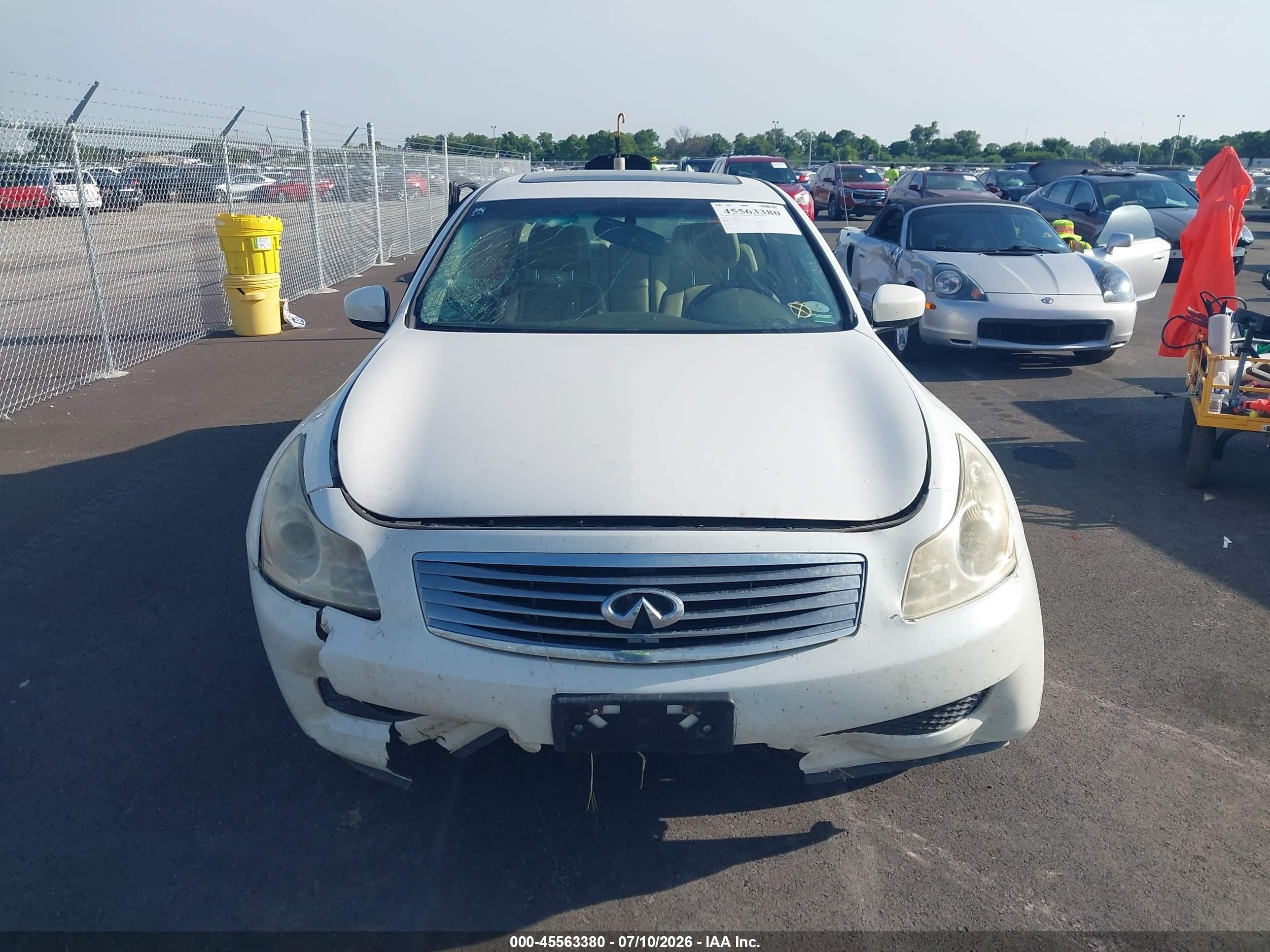 2009 Infiniti G37x   White vin: JNKCV61FX9M363981