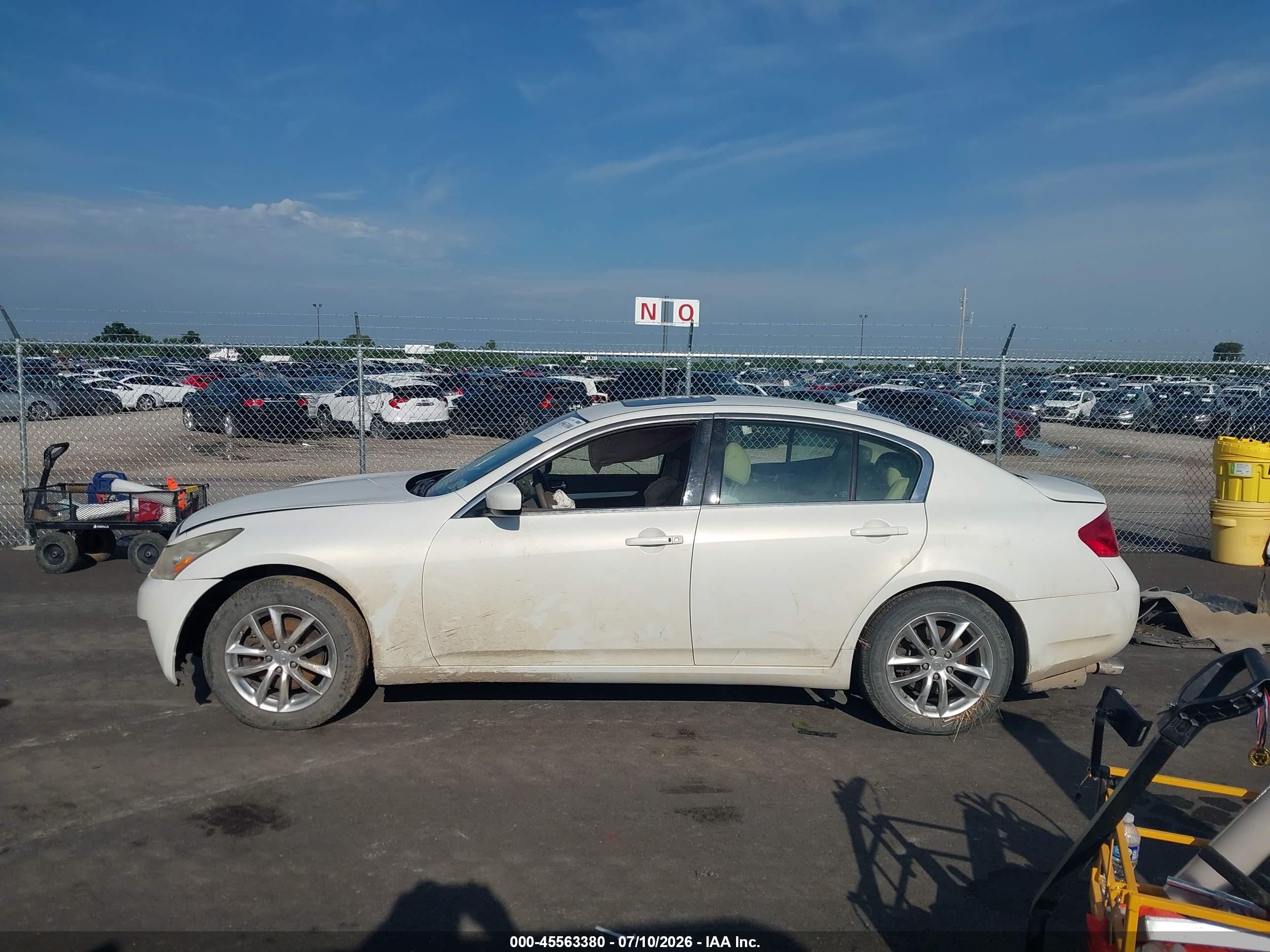 2009 Infiniti G37x   White vin: JNKCV61FX9M363981