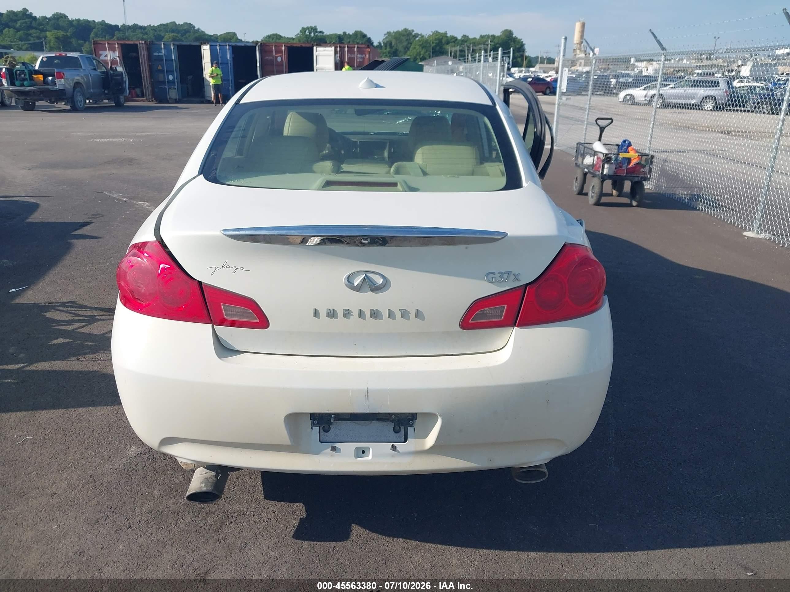 2009 Infiniti G37x   White vin: JNKCV61FX9M363981