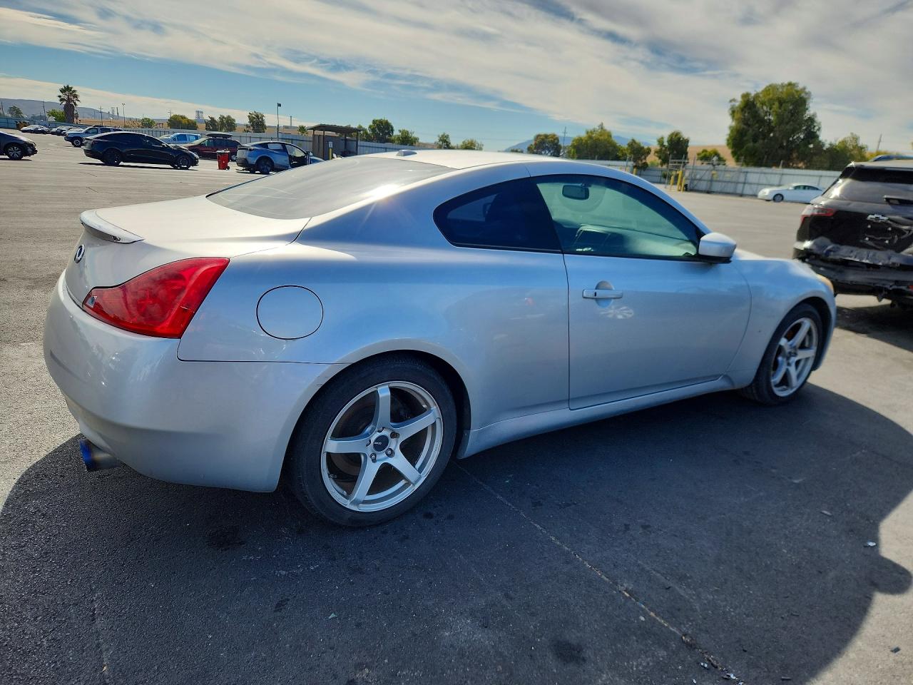2008 Infiniti G37 Base Silver vin: JNKCV64E08M122948