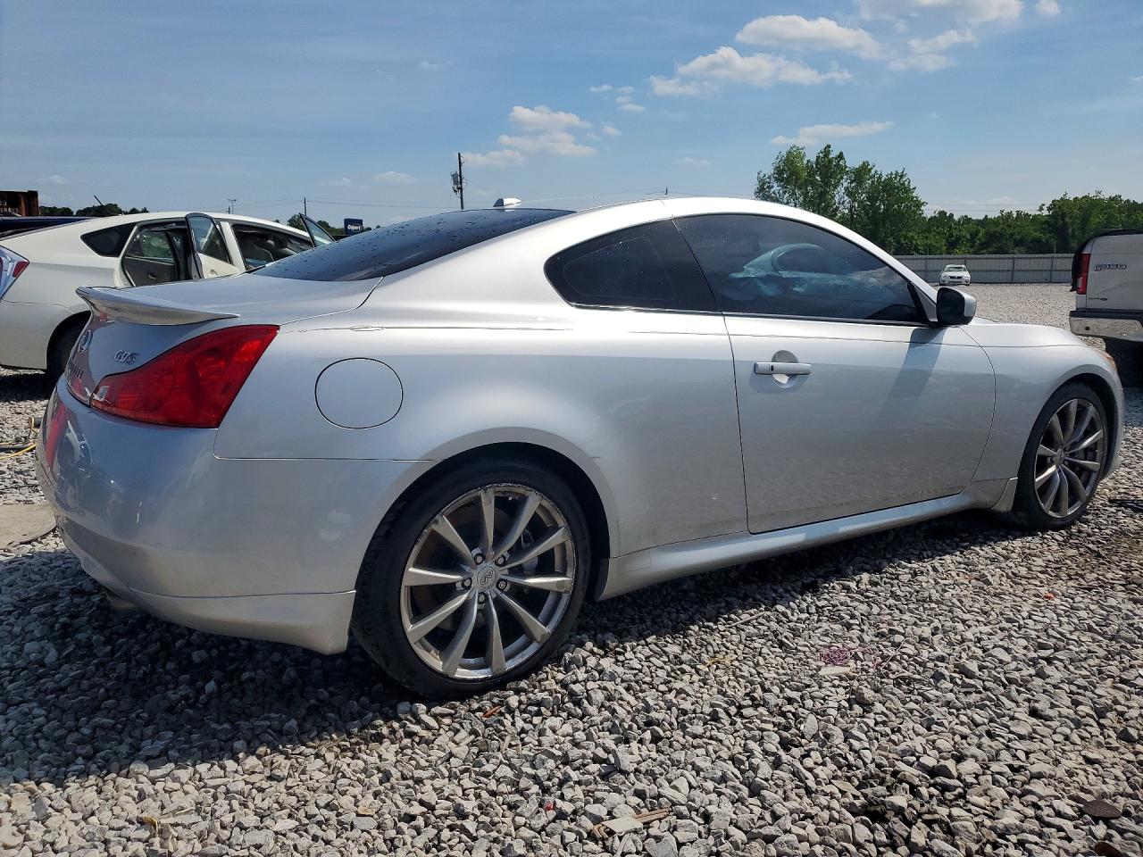2008 Infiniti G37 Base Silver vin: JNKCV64E18M119329