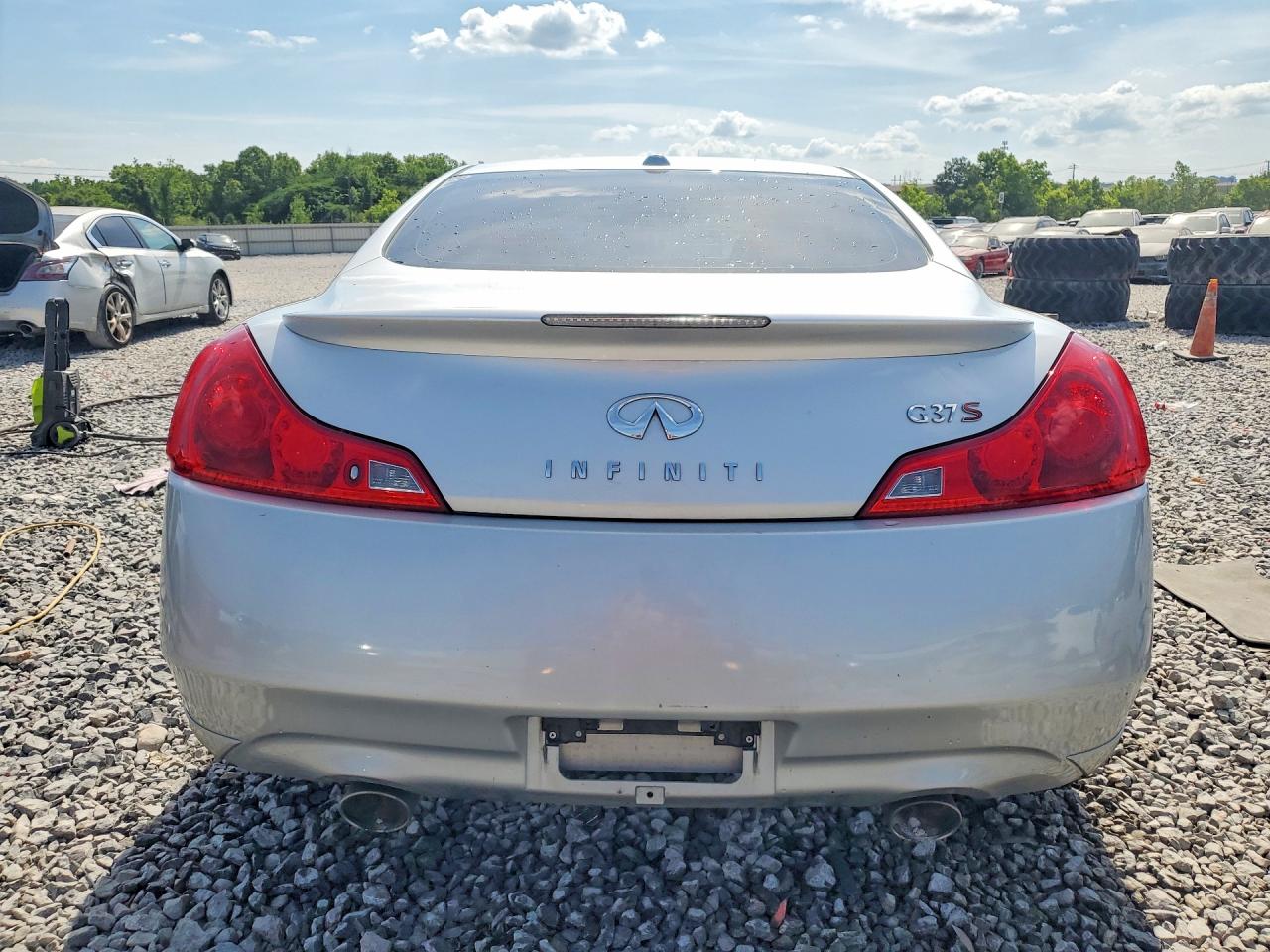 2008 Infiniti G37 Base Silver vin: JNKCV64E18M119329
