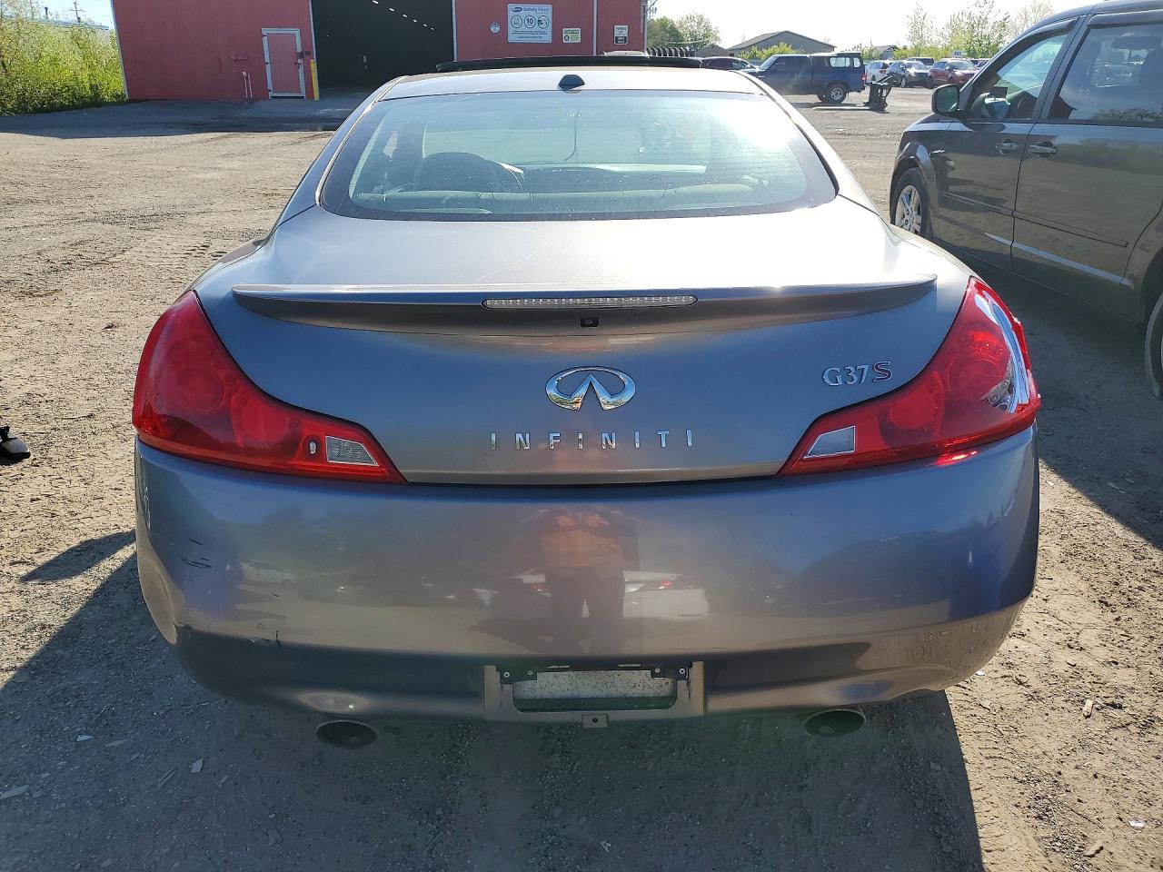 2008 Infiniti G37 Base Silver vin: JNKCV64E28M105553