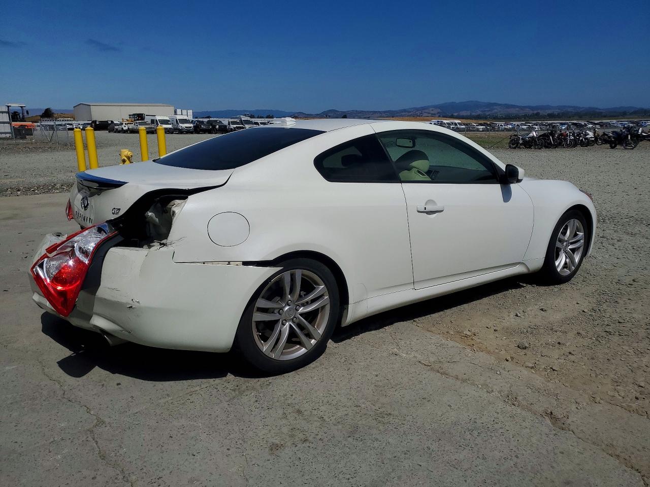 2008 Infiniti G37 Base White vin: JNKCV64E28M120179