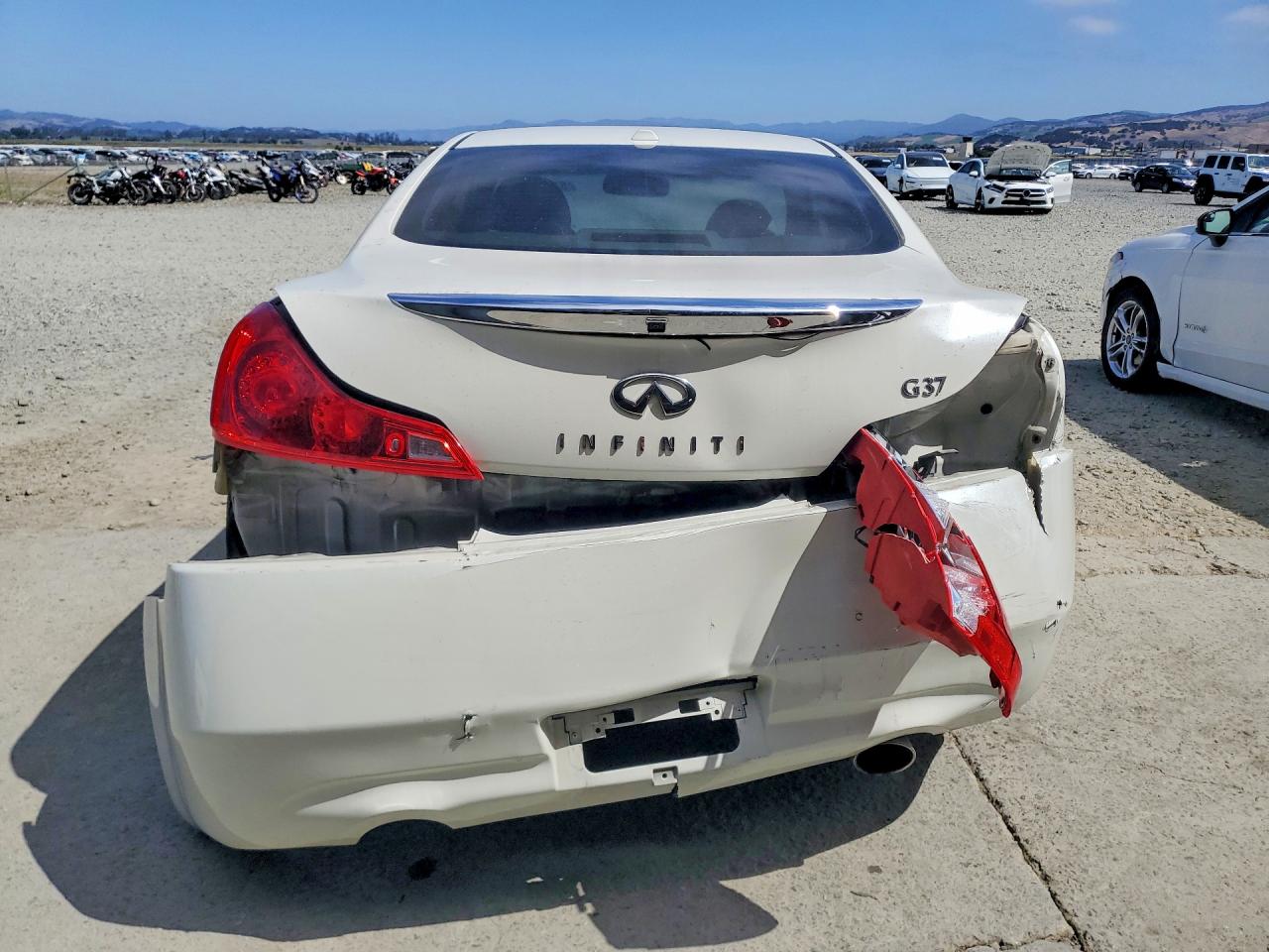 2008 Infiniti G37 Base White vin: JNKCV64E28M120179