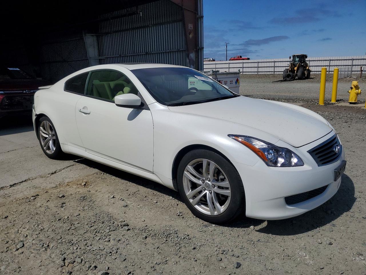 2008 Infiniti G37 Base White vin: JNKCV64E28M120179