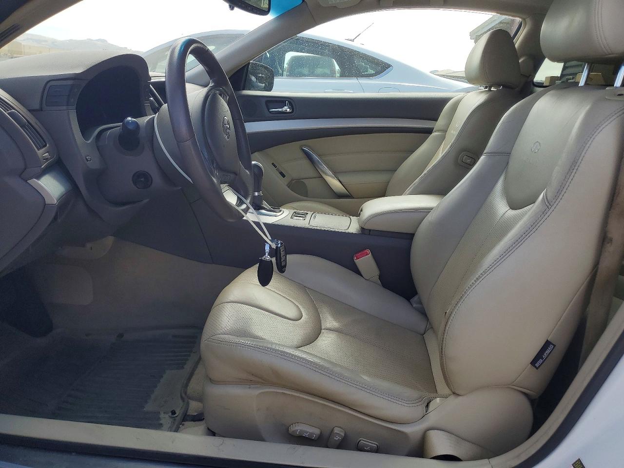 2008 Infiniti G37 Base White vin: JNKCV64E28M120179