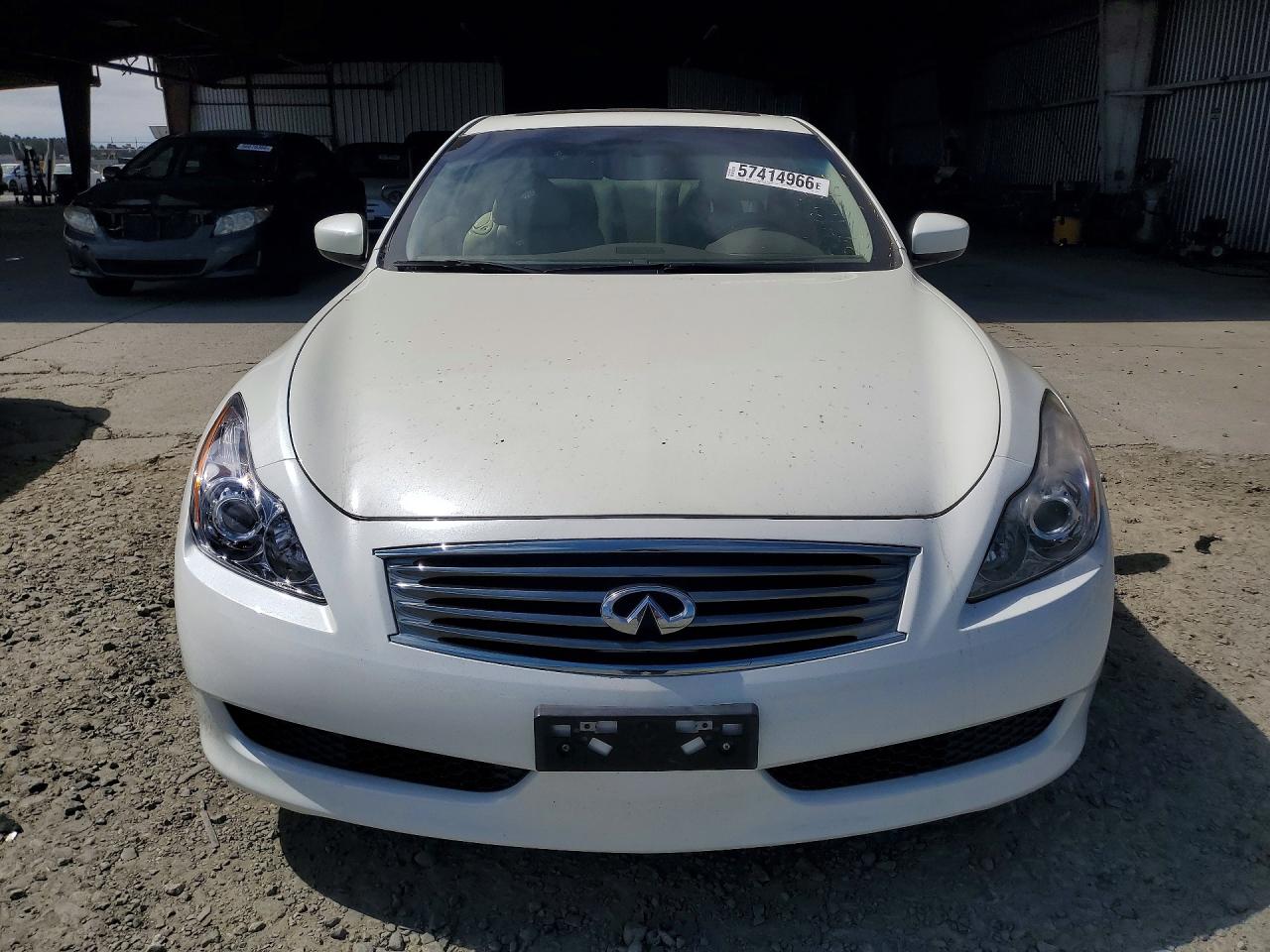 2008 Infiniti G37 Base White vin: JNKCV64E28M120179