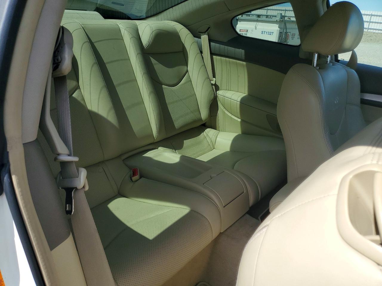 2008 Infiniti G37 Base White vin: JNKCV64E28M120179