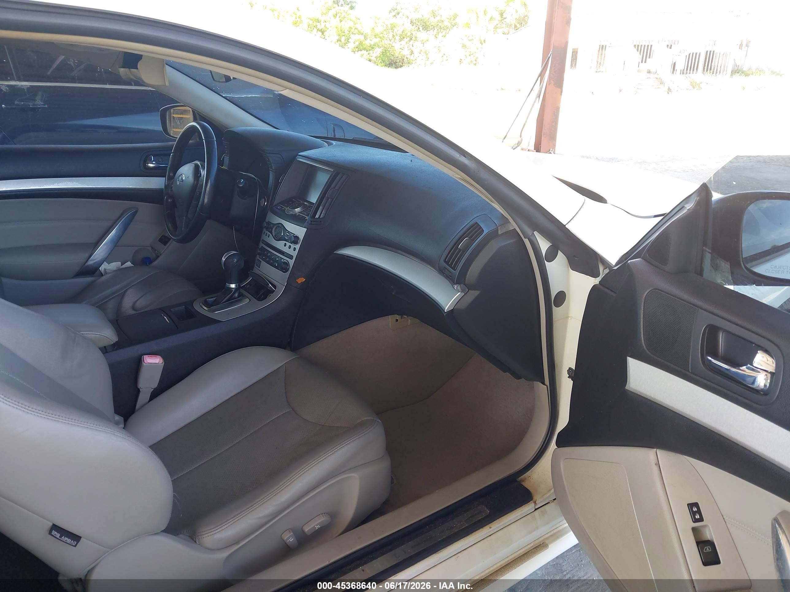 2008 Infiniti G37   White vin: JNKCV64E38M105724