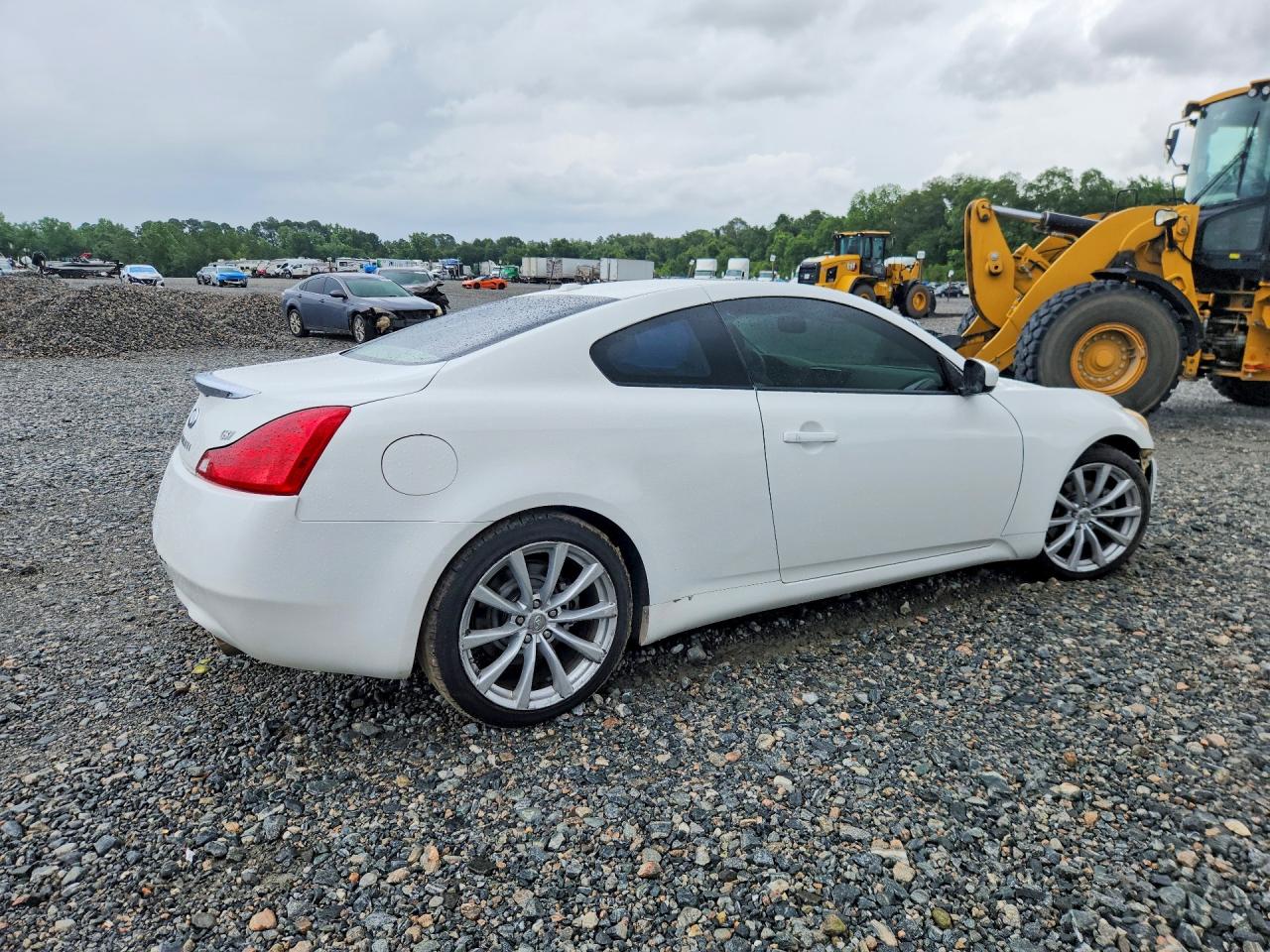 2009 Infiniti G37 Coupe Base White vin: JNKCV64E39M605366