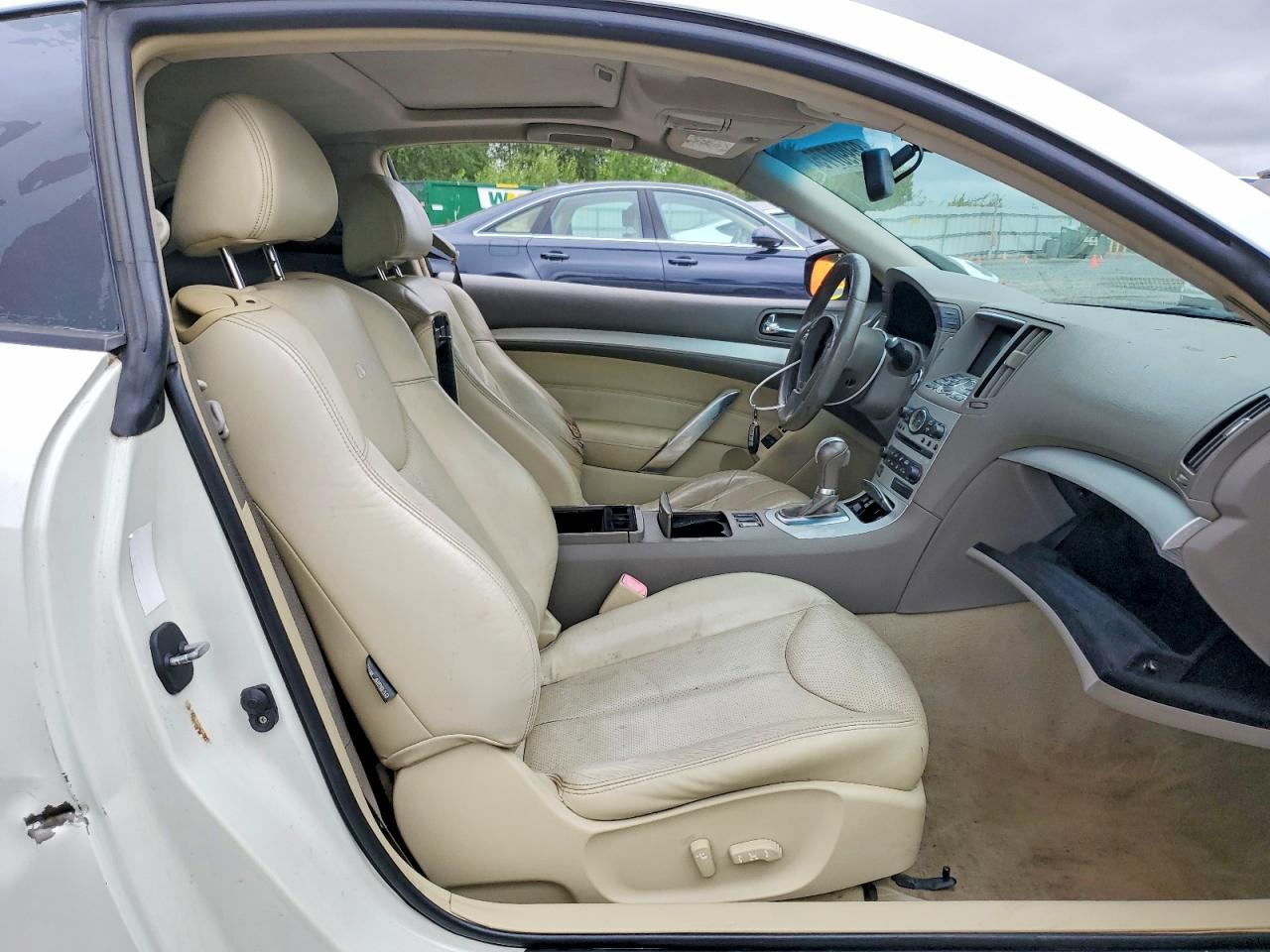 2008 Infiniti G37 Base White vin: JNKCV64E48M102640