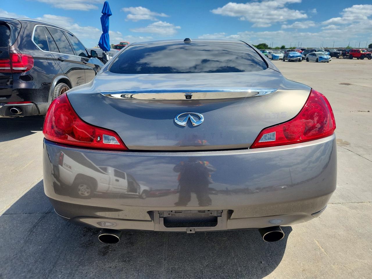 2008 Infiniti G37 Base/journey/sport Silver vin: JNKCV64E58M125876