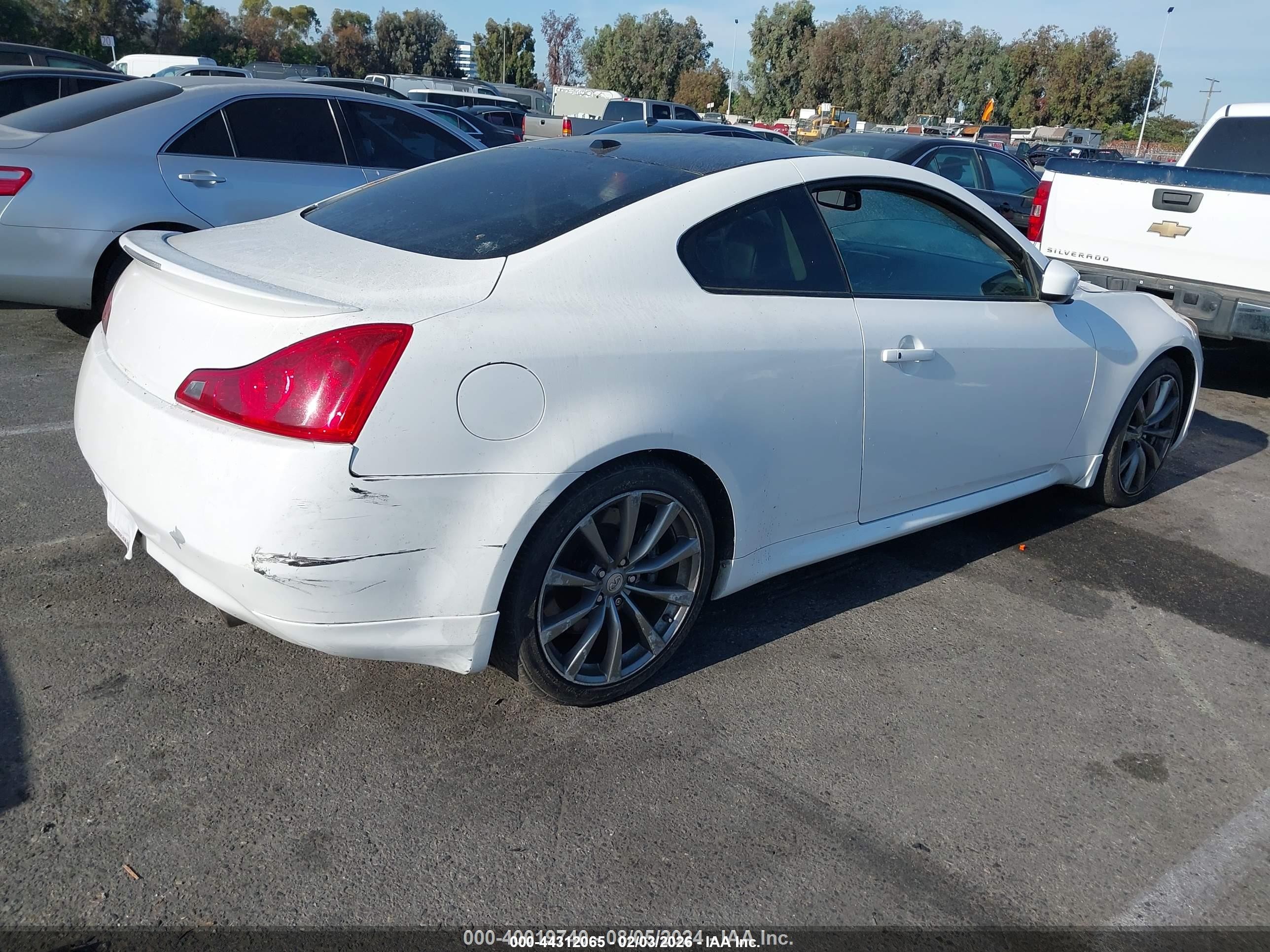2008 Infiniti G37 Journey White vin: JNKCV64E68M114045