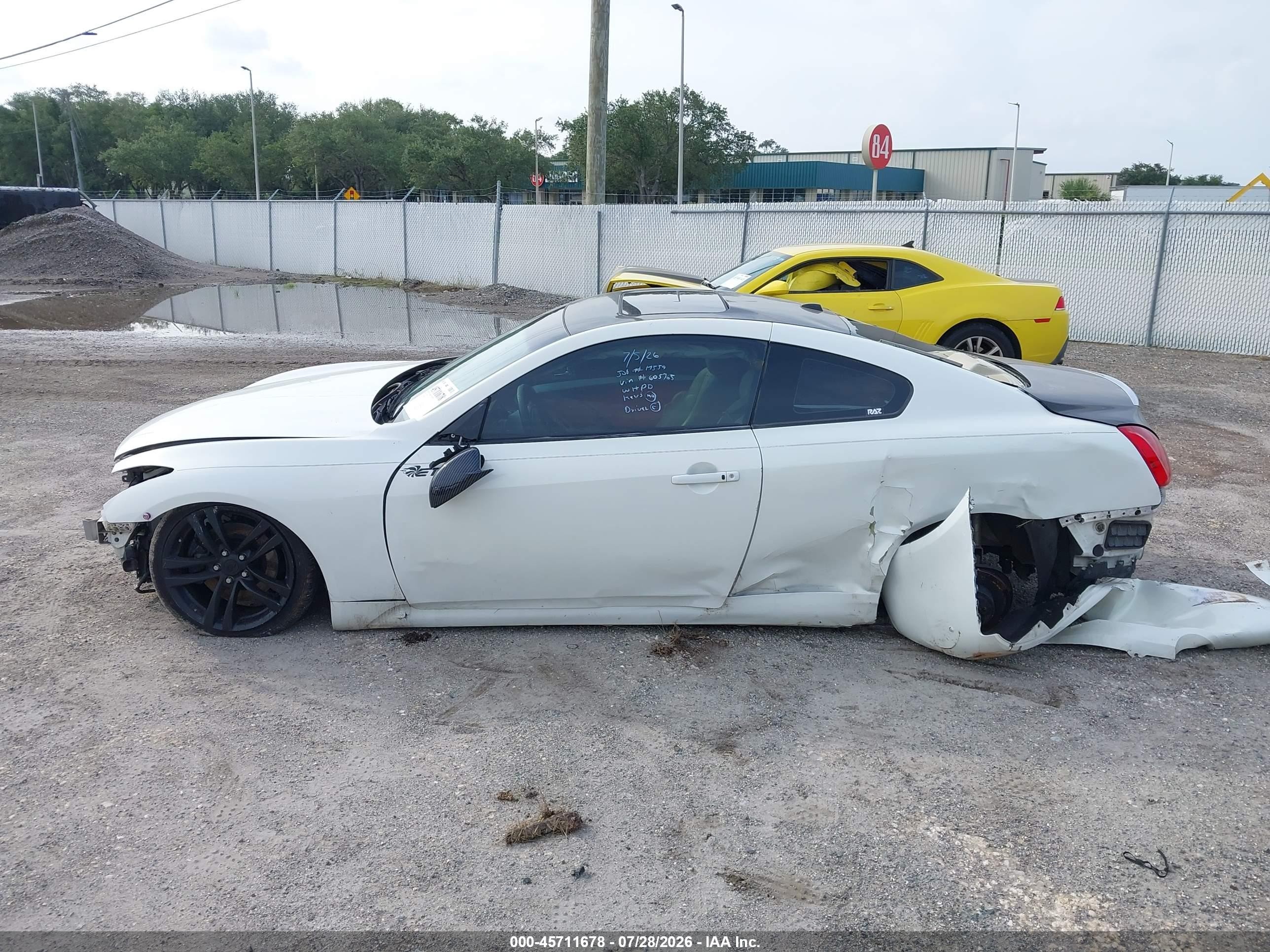 2009 Infiniti G37 Journey White vin: JNKCV64E69M605765