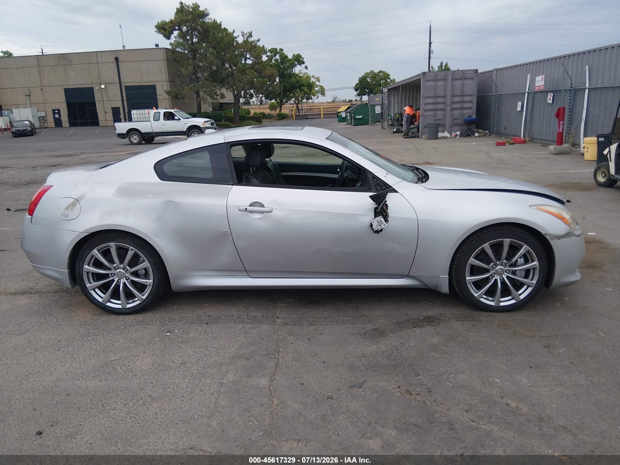 2008 Infiniti G37 Journey Silver vin: JNKCV64E78M113938
