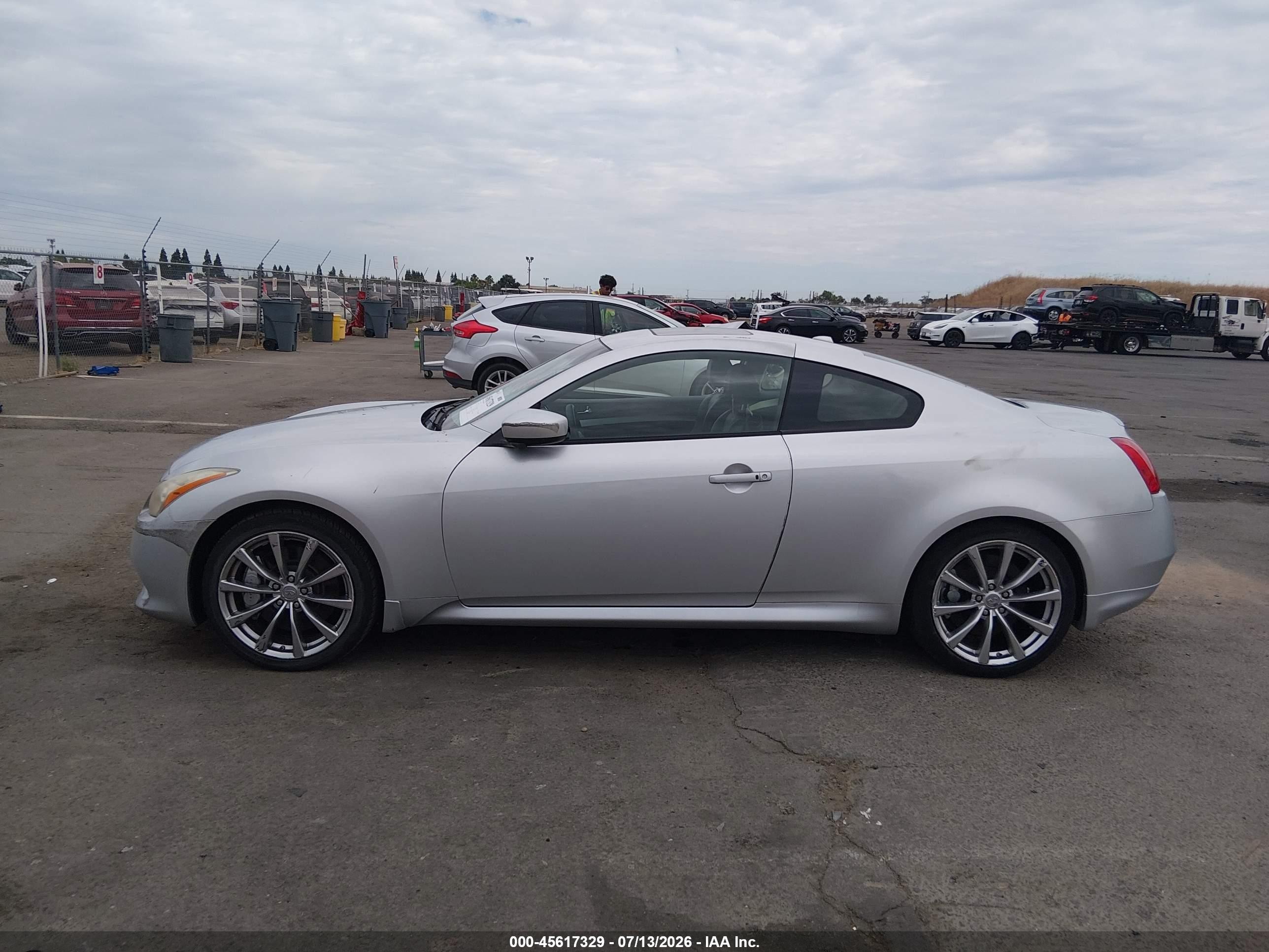 2008 Infiniti G37 Journey Silver vin: JNKCV64E78M113938