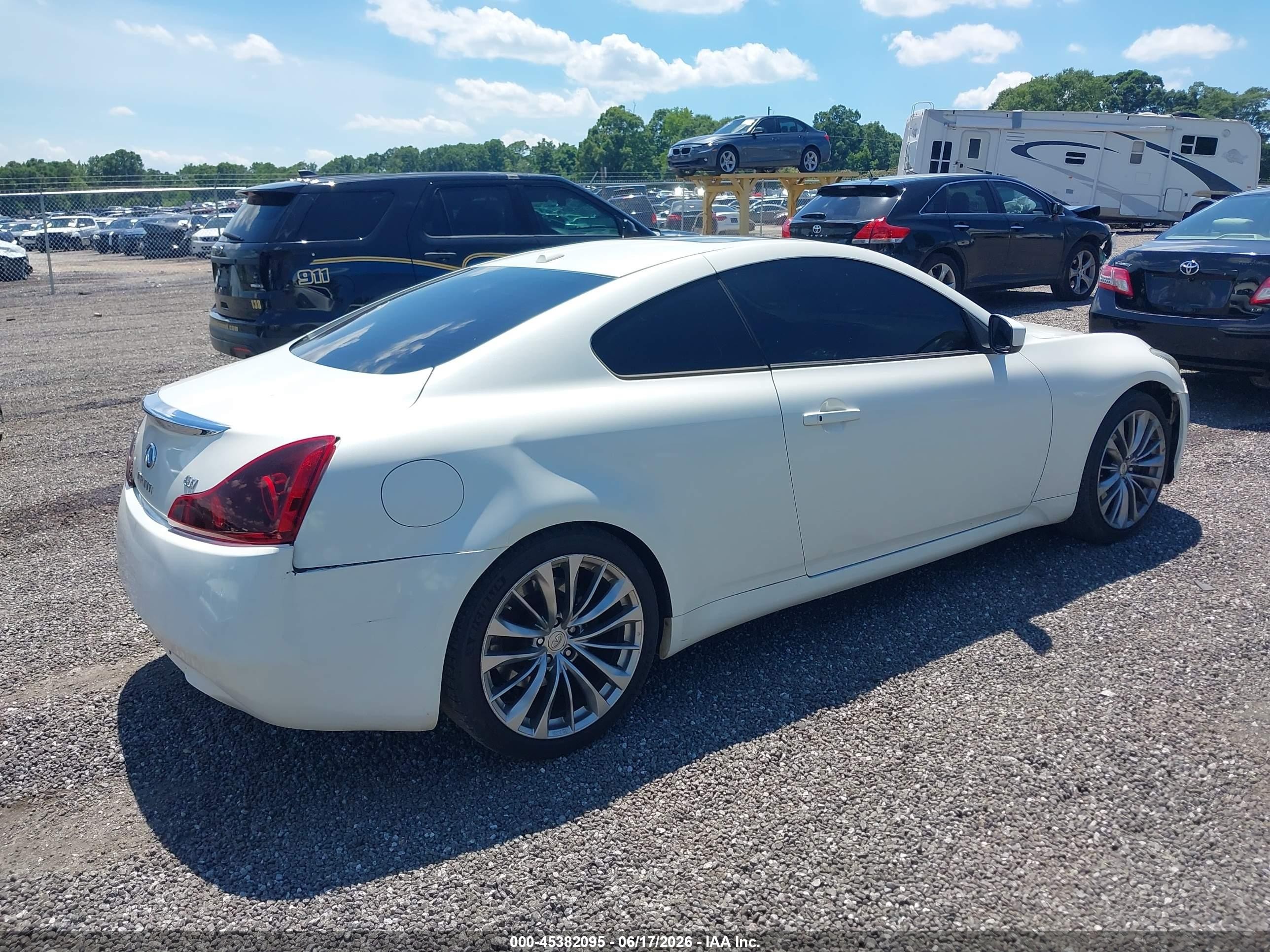2008 Infiniti G37 Journey White vin: JNKCV64E78M130657