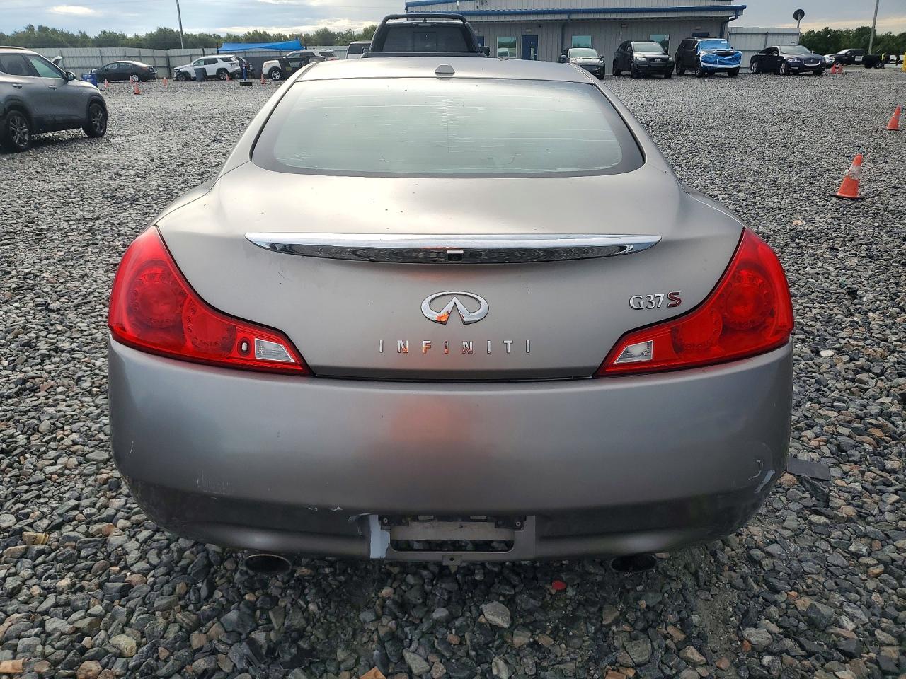 2009 Infiniti G37 Coupe Base Silver vin: JNKCV64E79M606715