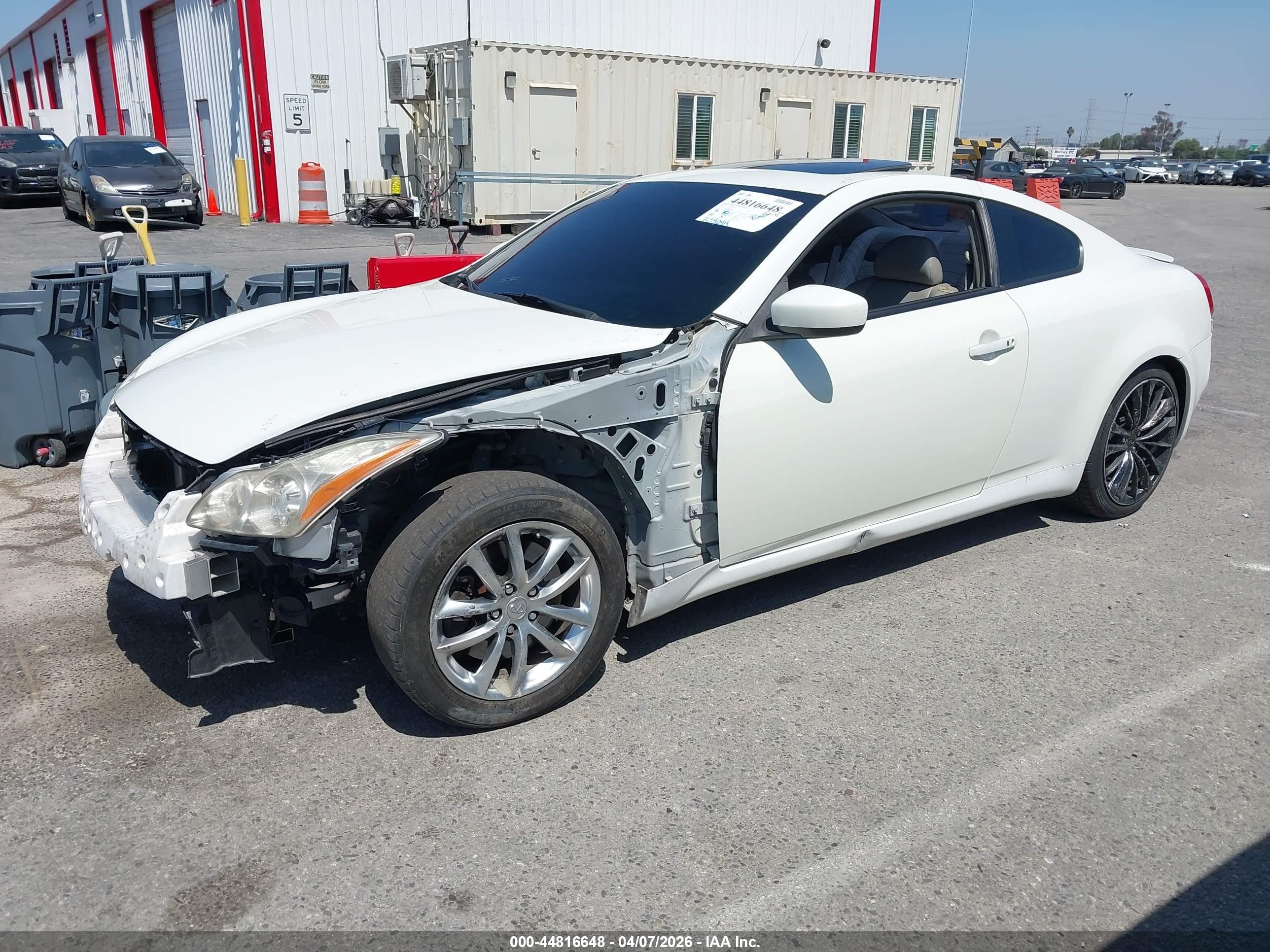 2008 Infiniti G37 Journey White vin: JNKCV64E88M128643