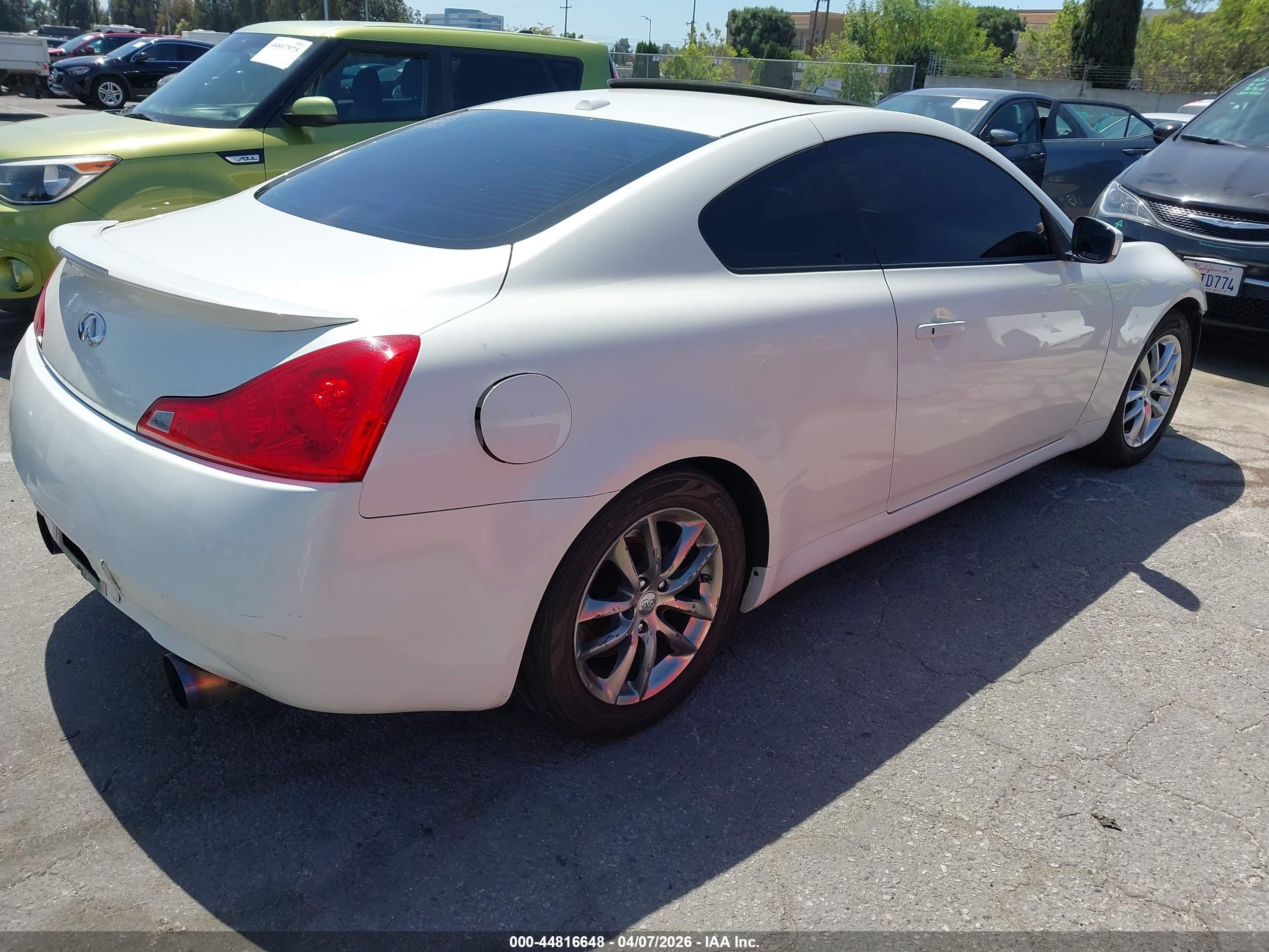 2008 Infiniti G37 Journey White vin: JNKCV64E88M128643