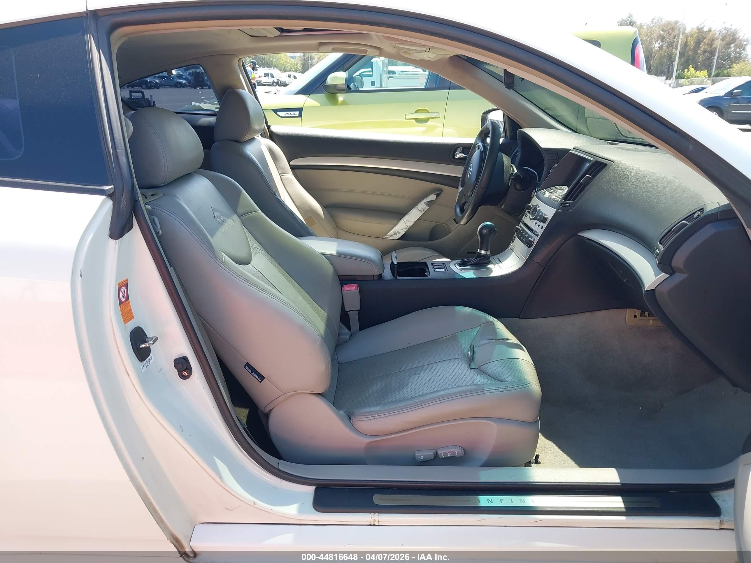 2008 Infiniti G37 Journey White vin: JNKCV64E88M128643