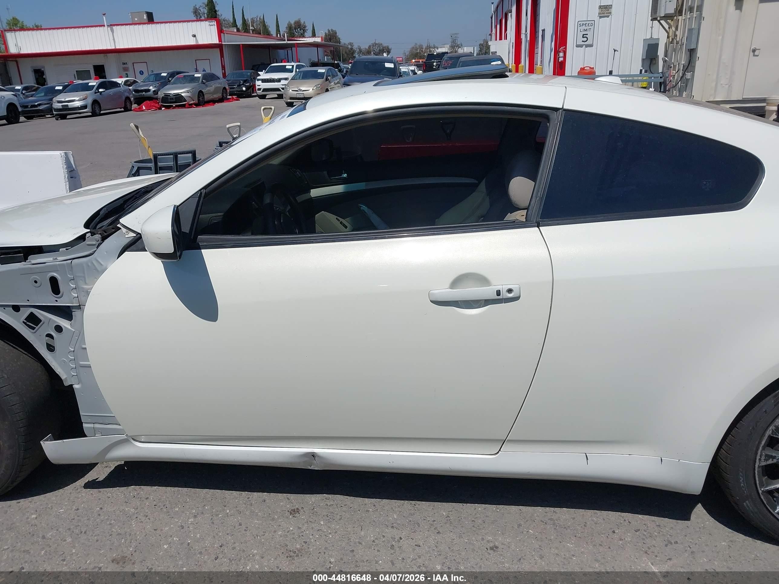 2008 Infiniti G37 Journey White vin: JNKCV64E88M128643