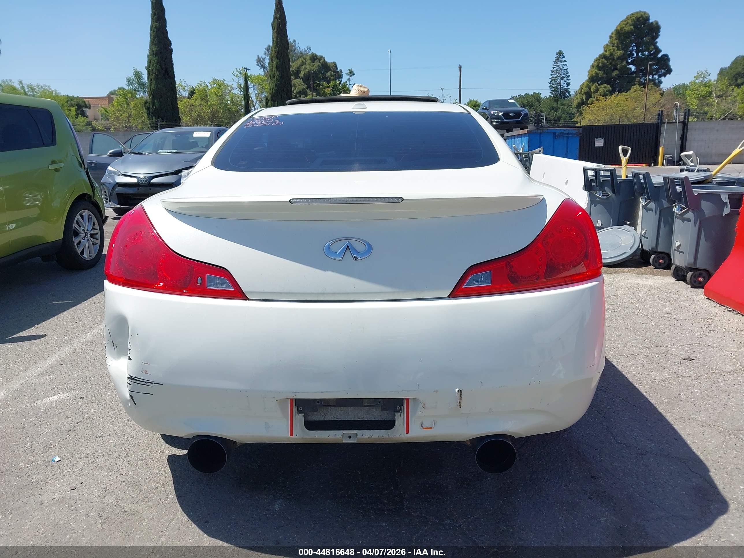 2008 Infiniti G37 Journey White vin: JNKCV64E88M128643