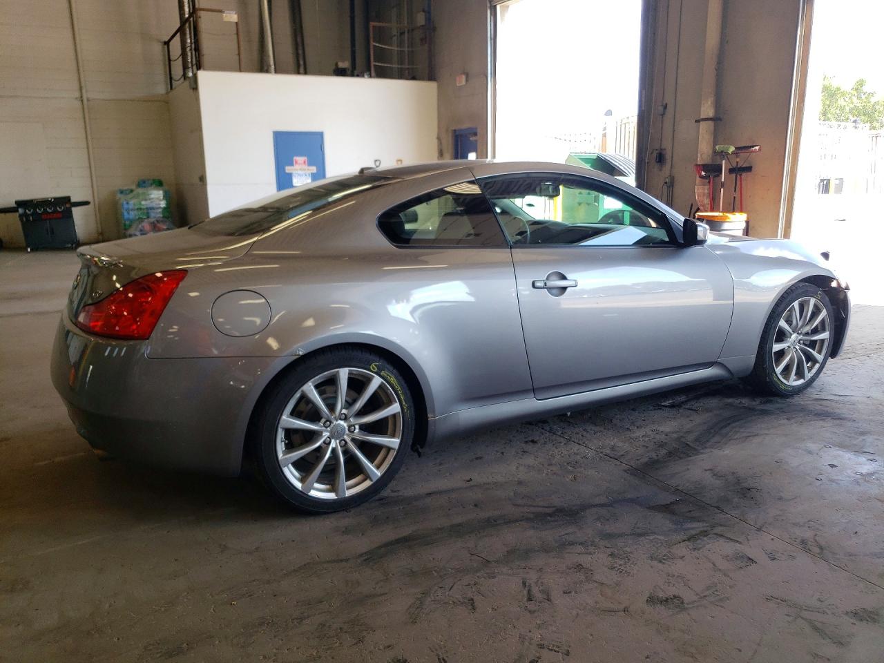 2008 Infiniti G37 Base Silver vin: JNKCV64EX8M102285