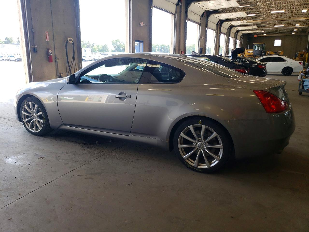 2008 Infiniti G37 Base Silver vin: JNKCV64EX8M102285
