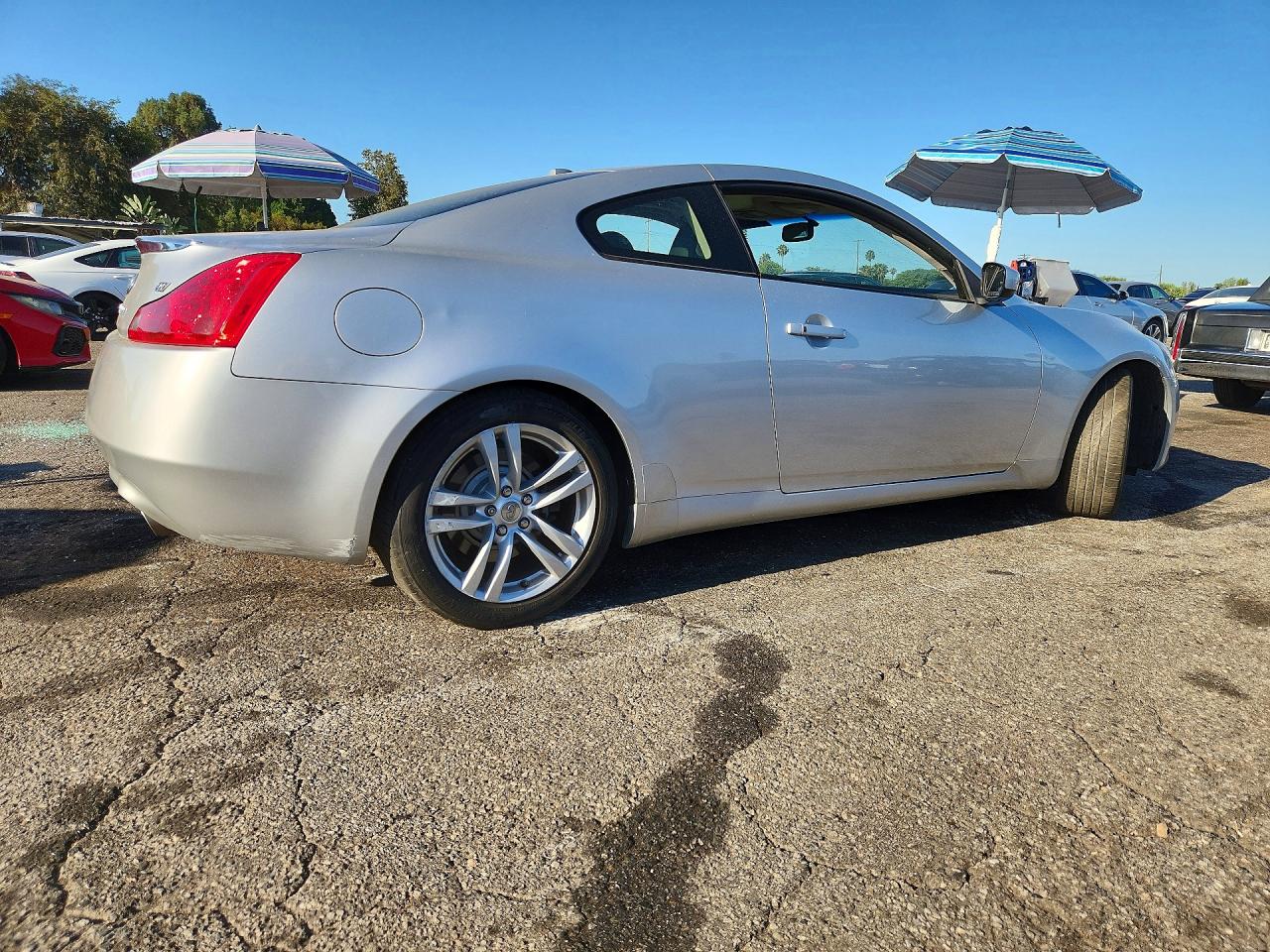 2008 Infiniti G37 Base Silver vin: JNKCV64EX8M120267
