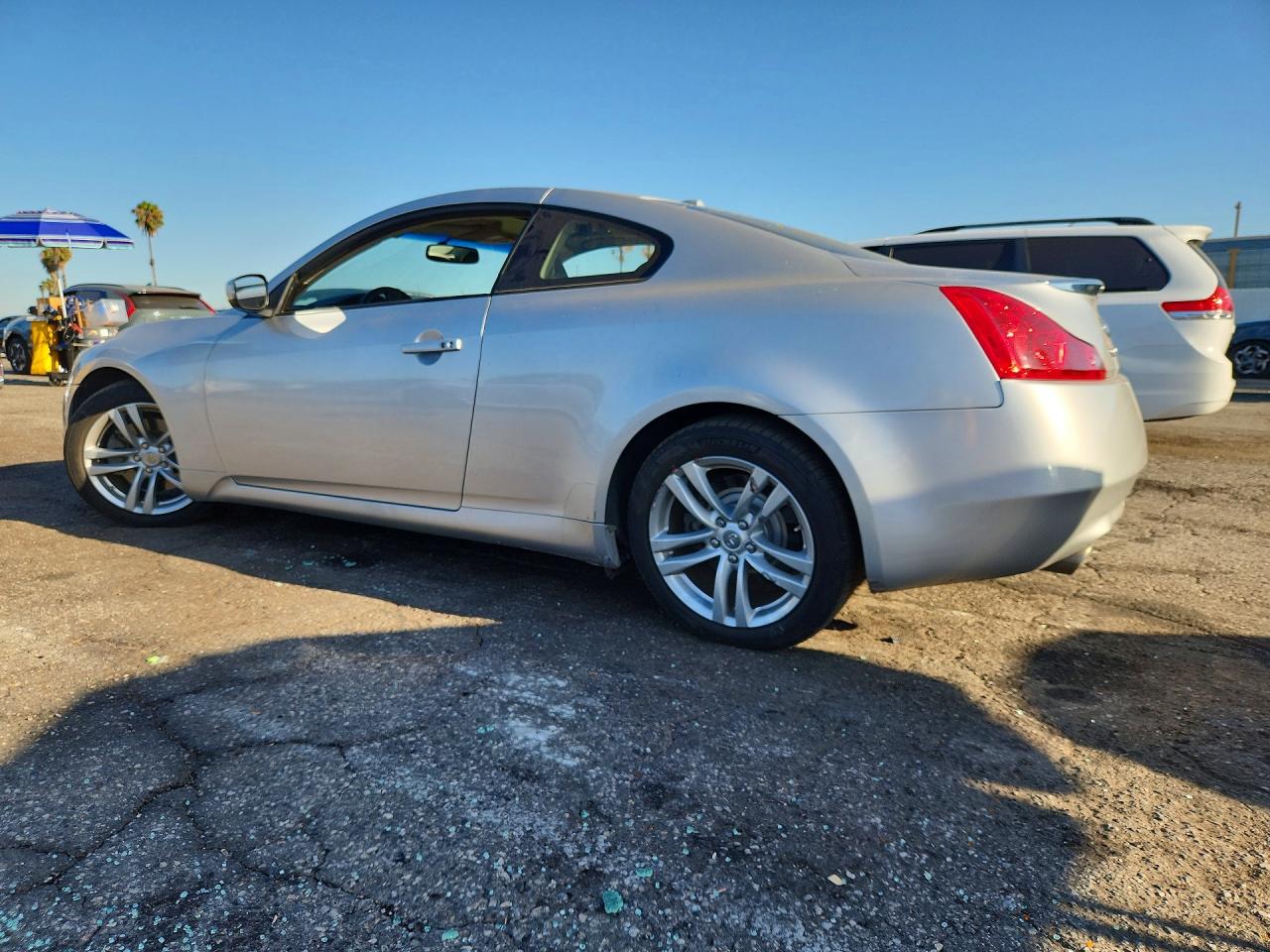2008 Infiniti G37 Base Silver vin: JNKCV64EX8M120267
