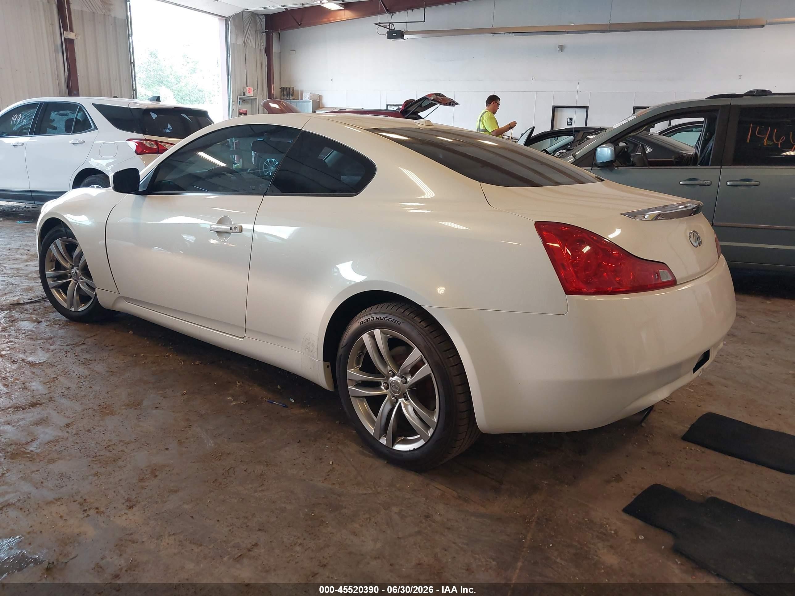 2009 Infiniti G37x   Белый vin: JNKCV64F39M653006