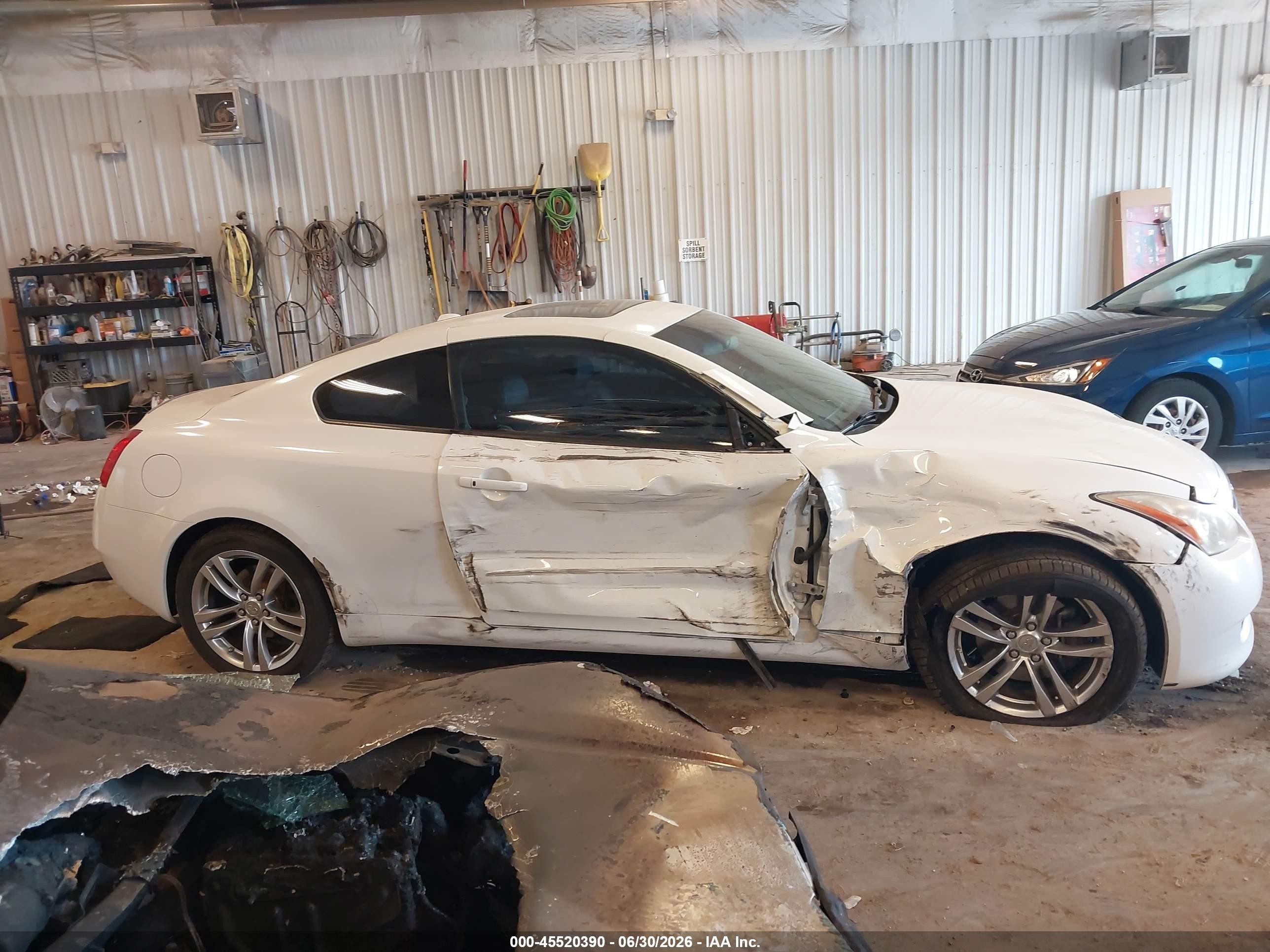 2009 Infiniti G37x   Белый vin: JNKCV64F39M653006