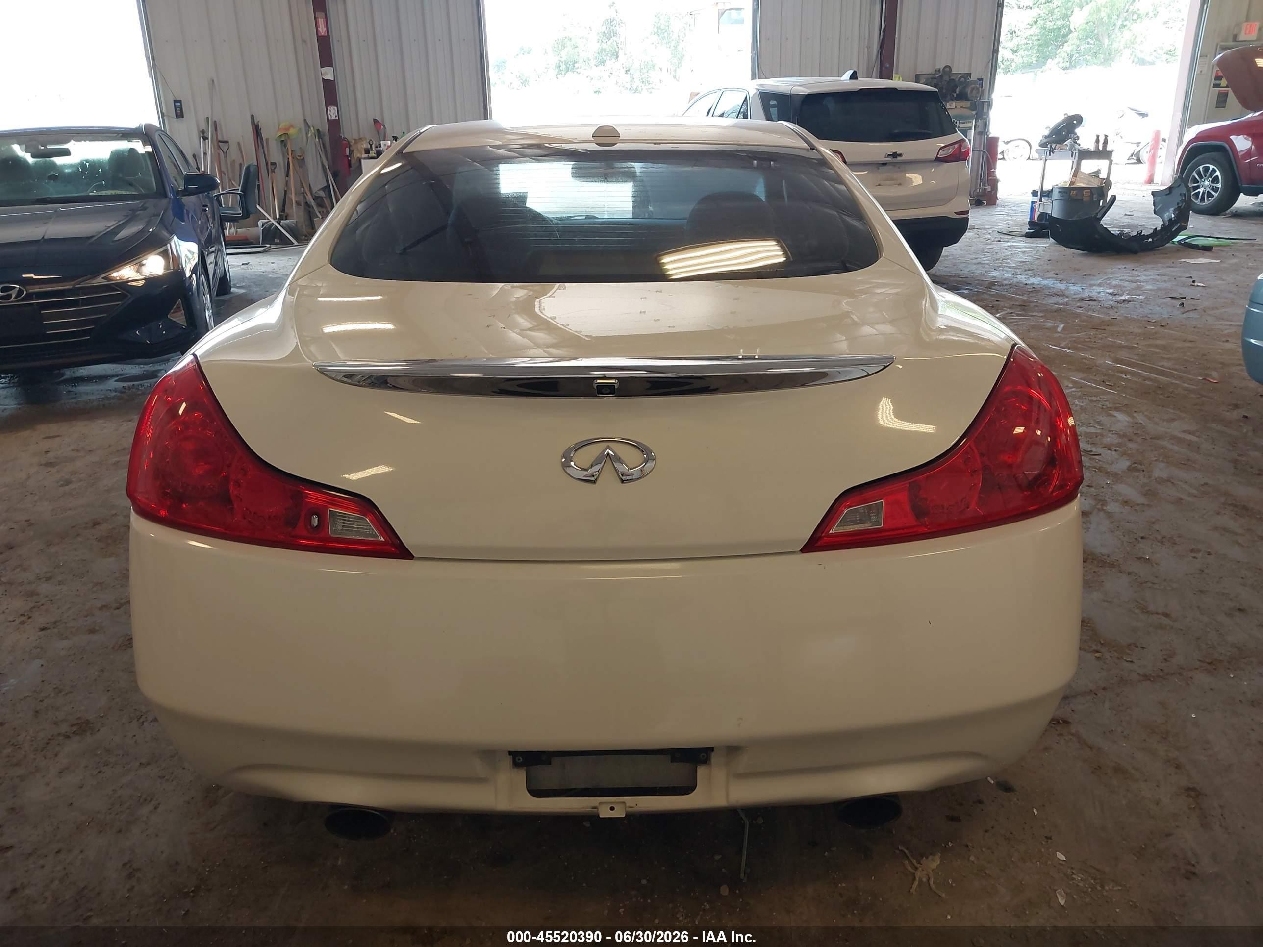 2009 Infiniti G37x   Белый vin: JNKCV64F39M653006