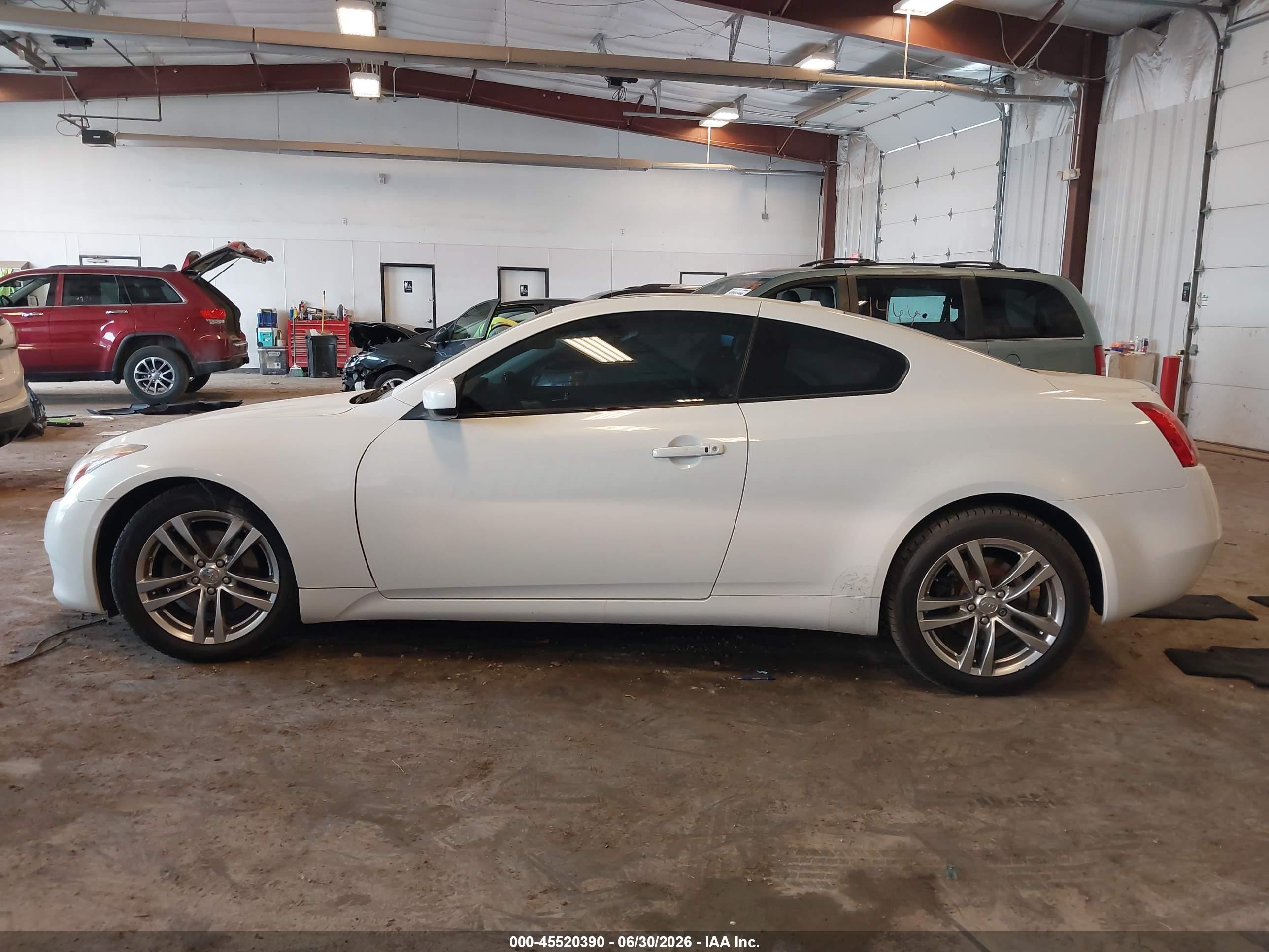 2009 Infiniti G37x   Белый vin: JNKCV64F39M653006