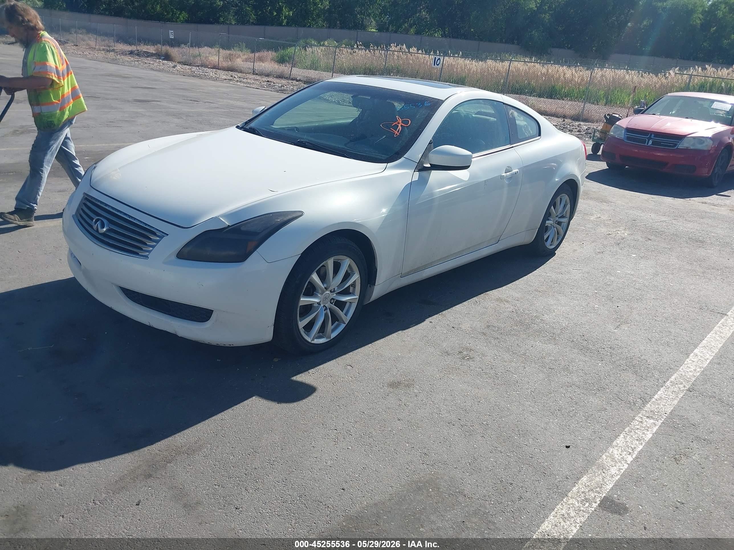 2009 Infiniti G37x   Белый vin: JNKCV64F49M651099