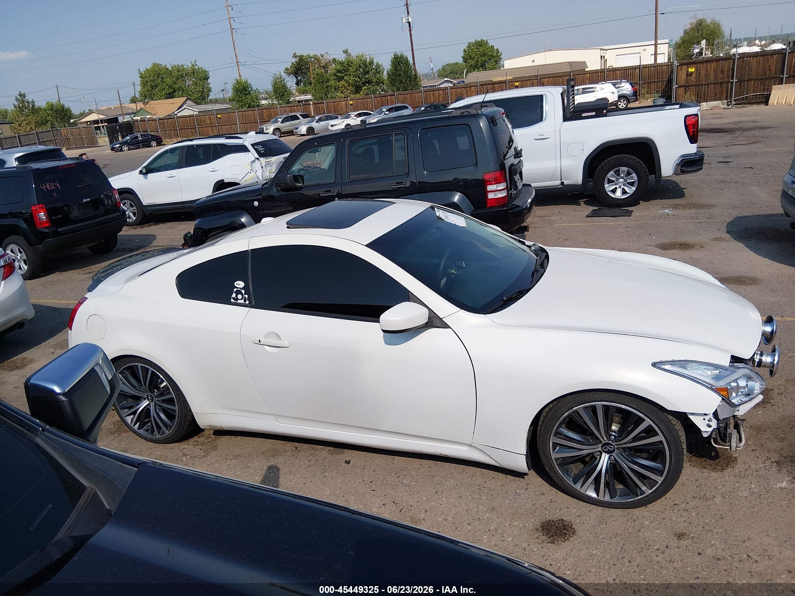2009 Infiniti G37x   White vin: JNKCV64F59M650172