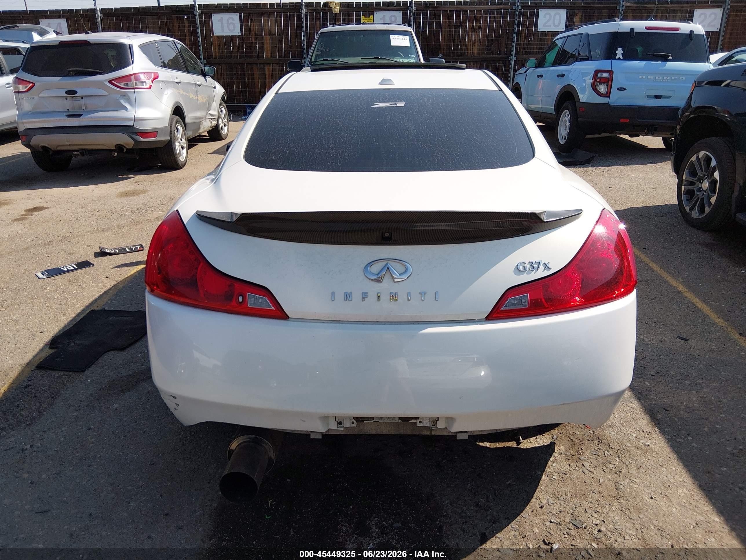 2009 Infiniti G37x   White vin: JNKCV64F59M650172