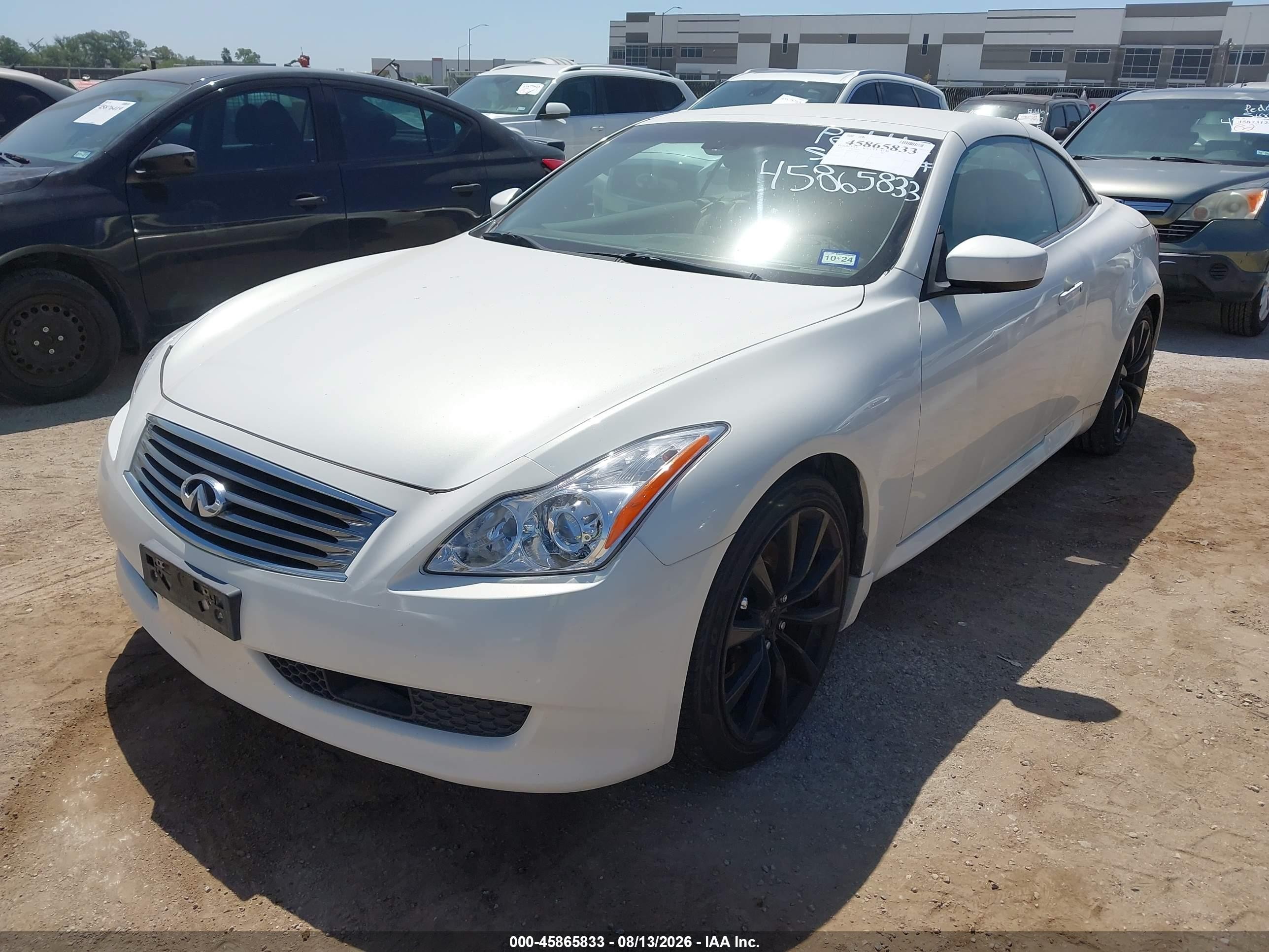 2009 Infiniti G37   White vin: JNKCV66E09M724957